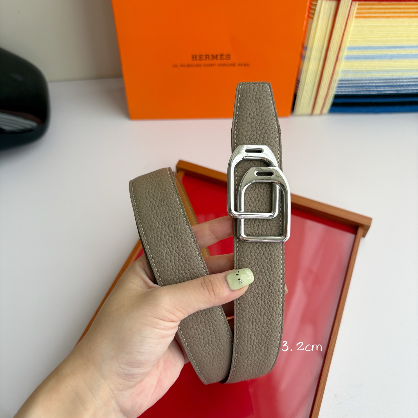 【爱马仕】Hermes 原单爱马仕，宽3.2cm进口原版皮带身，双面可两面用，精品电镀五金 ！