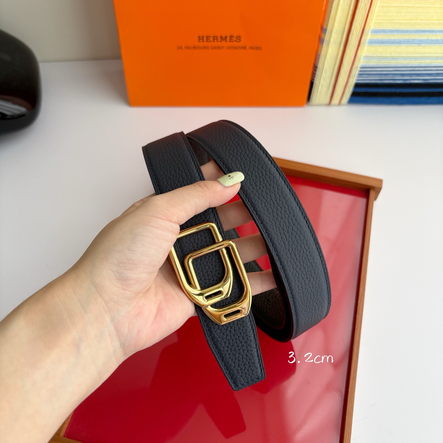 【爱马仕】Hermes 原单爱马仕，宽3.2cm进口原版皮带身，双面可两面用，精品电镀五金 ！