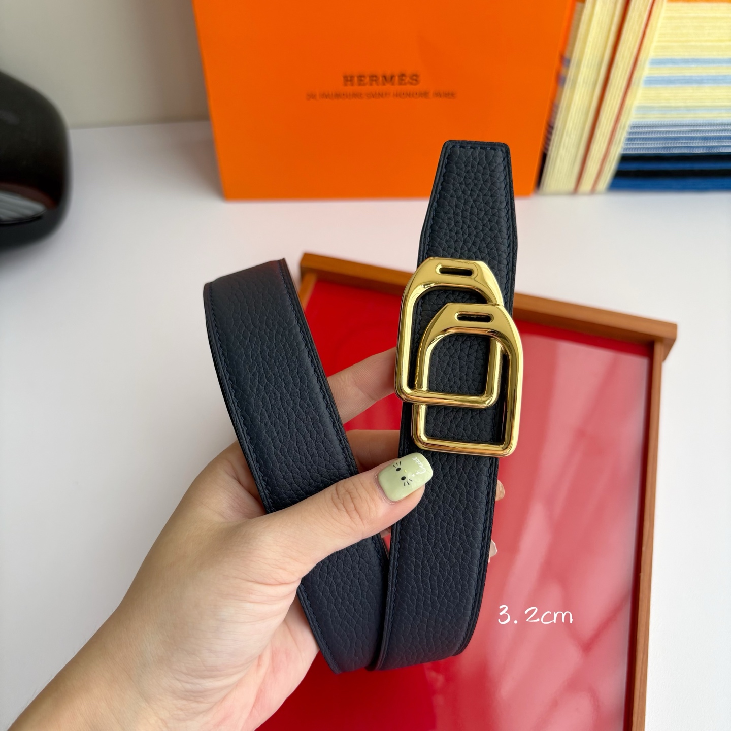 【爱马仕】Hermes 原单爱马仕，宽3.2cm进口原版皮带身，双面可两面用，精品电镀五金 ！