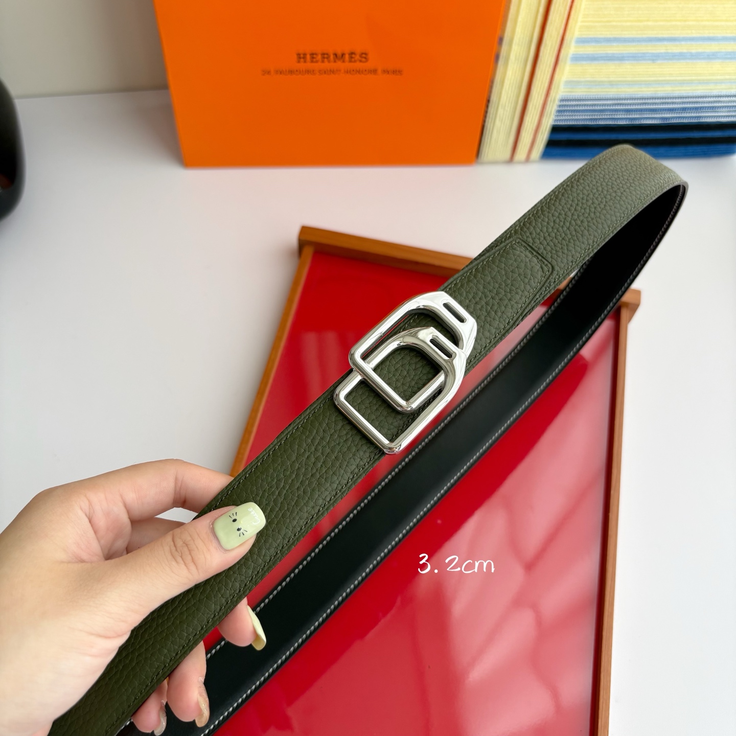 【爱马仕】Hermes 原单爱马仕，宽3.2cm进口原版皮带身，双面可两面用，精品电镀五金 ！