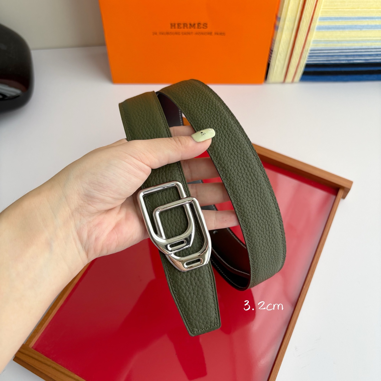 【爱马仕】Hermes 原单爱马仕，宽3.2cm进口原版皮带身，双面可两面用，精品电镀五金 ！