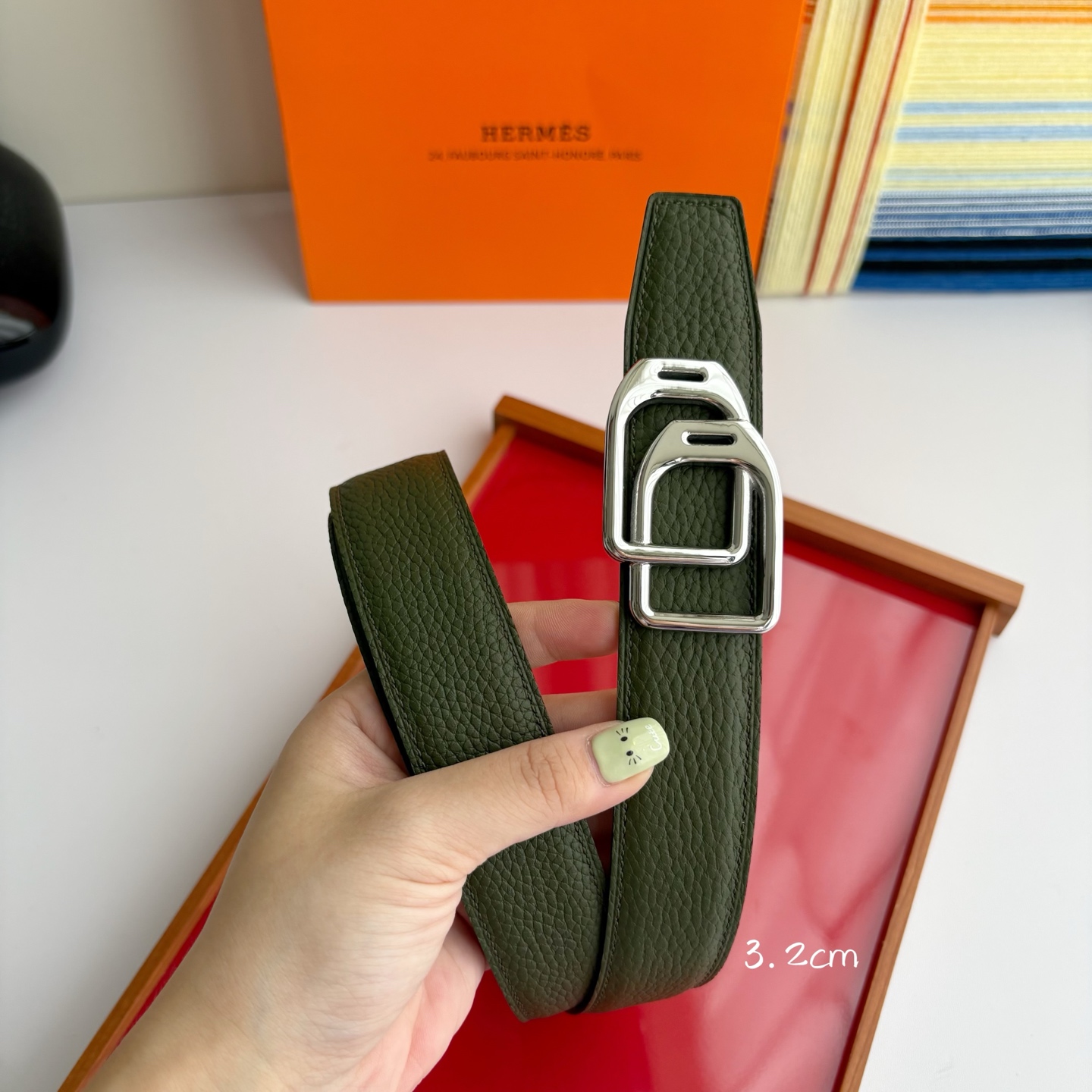 【爱马仕】Hermes 原单爱马仕，宽3.2cm进口原版皮带身，双面可两面用，精品电镀五金 ！