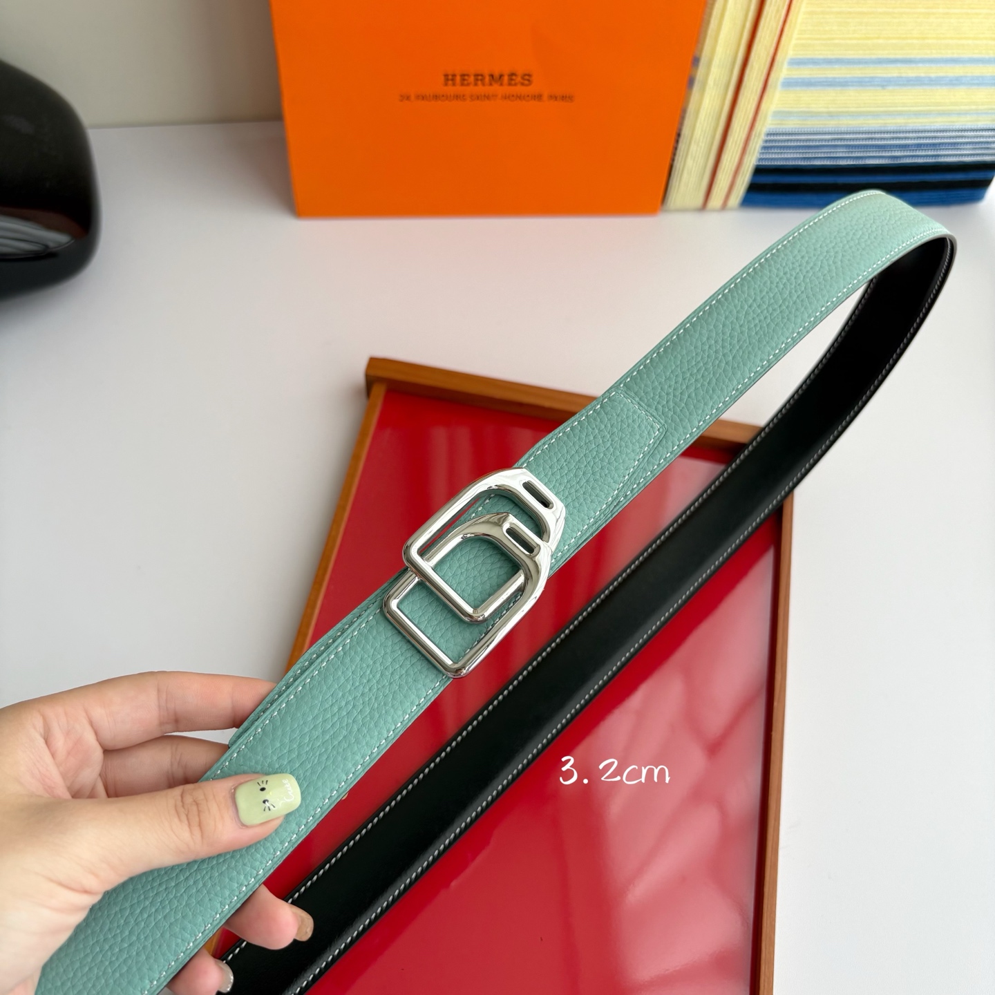 【爱马仕】Hermes 原单爱马仕，宽3.2cm进口原版皮带身，双面可两面用，精品电镀五金 ！
