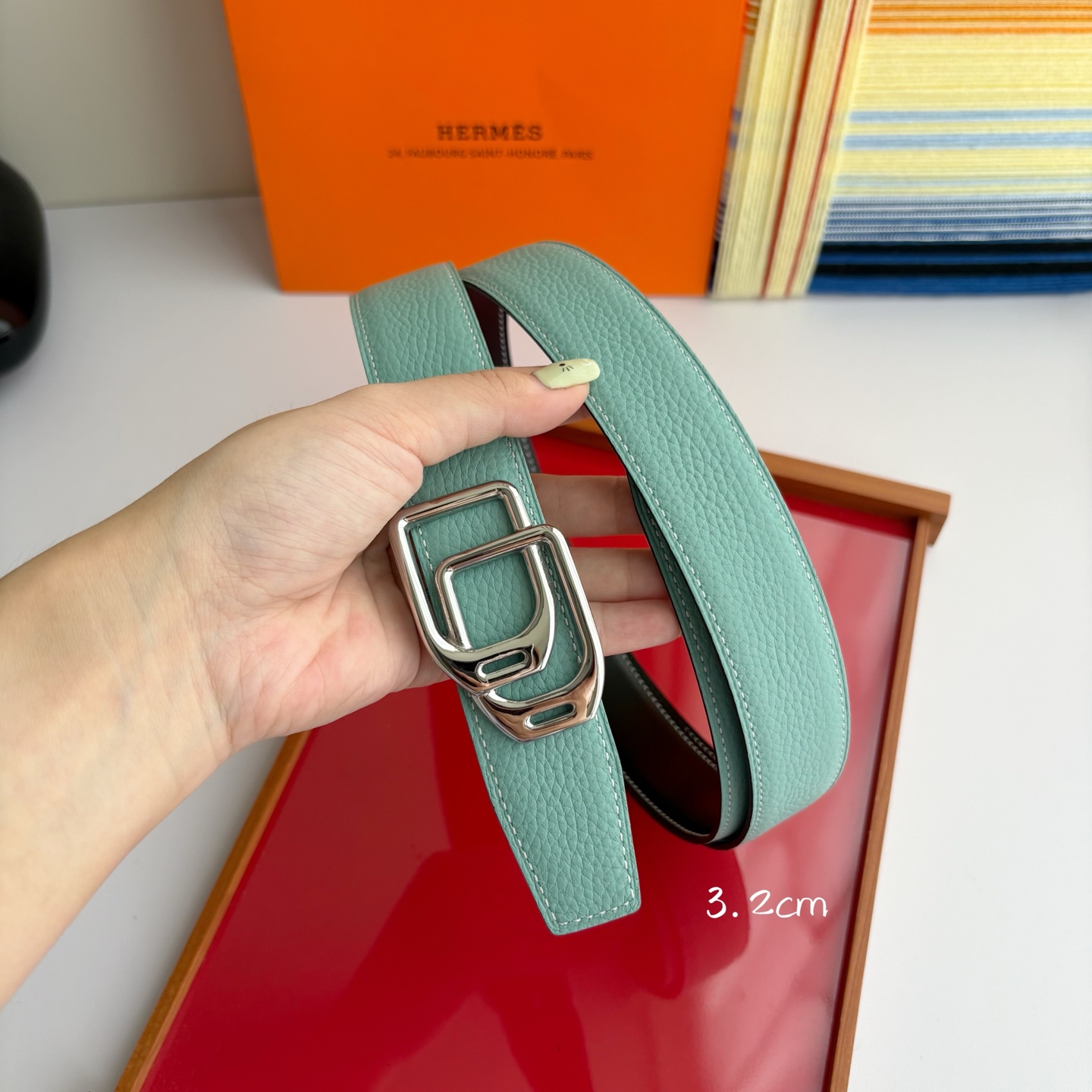 【爱马仕】Hermes 原单爱马仕，宽3.2cm进口原版皮带身，双面可两面用，精品电镀五金 ！