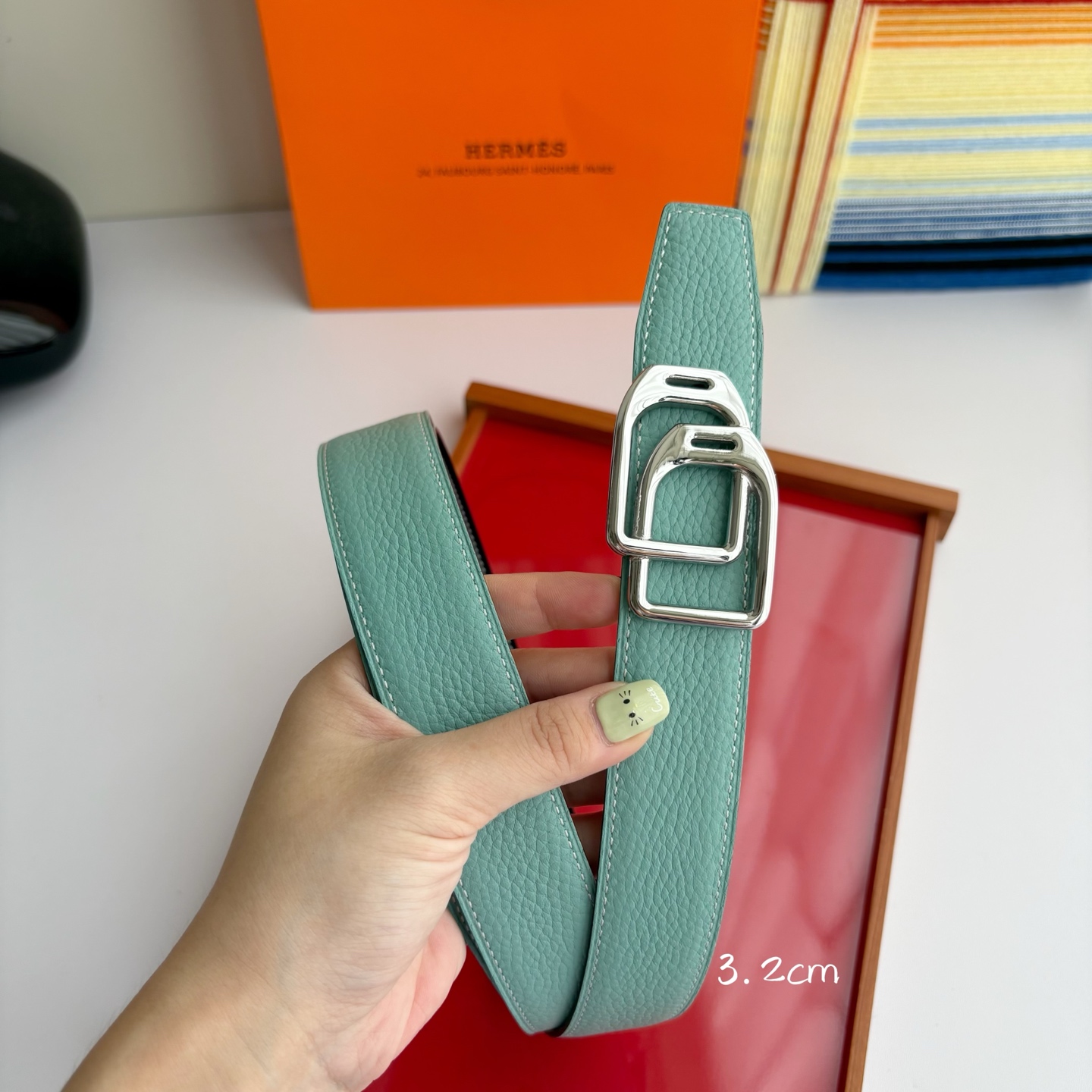 【爱马仕】Hermes 原单爱马仕，宽3.2cm进口原版皮带身，双面可两面用，精品电镀五金 ！