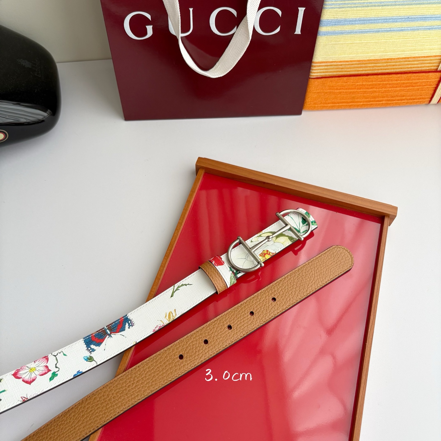 Gucci 经典原单品质，花卉系列印花面搭配平纹底，纯铜精品挂扣，两面可用，细节看图，实物拍摄，高端奢华