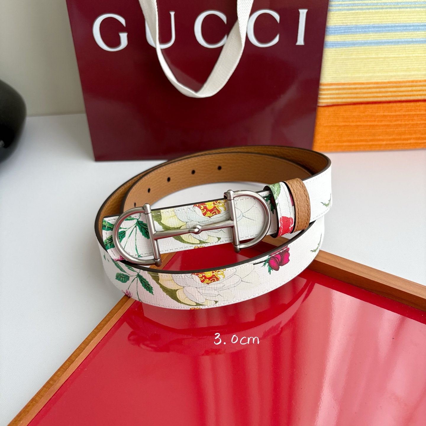 Gucci 经典原单品质，花卉系列印花面搭配平纹底，纯铜精品挂扣，两面可用，细节看图，实物拍摄，高端奢华