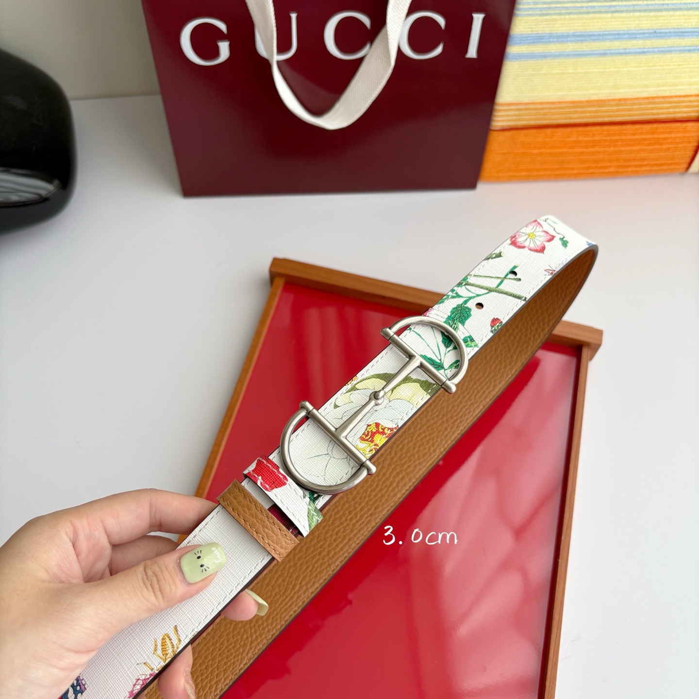 Gucci 经典原单品质，花卉系列印花面搭配平纹底，纯铜精品挂扣，两面可用，细节看图，实物拍摄，高端奢华
