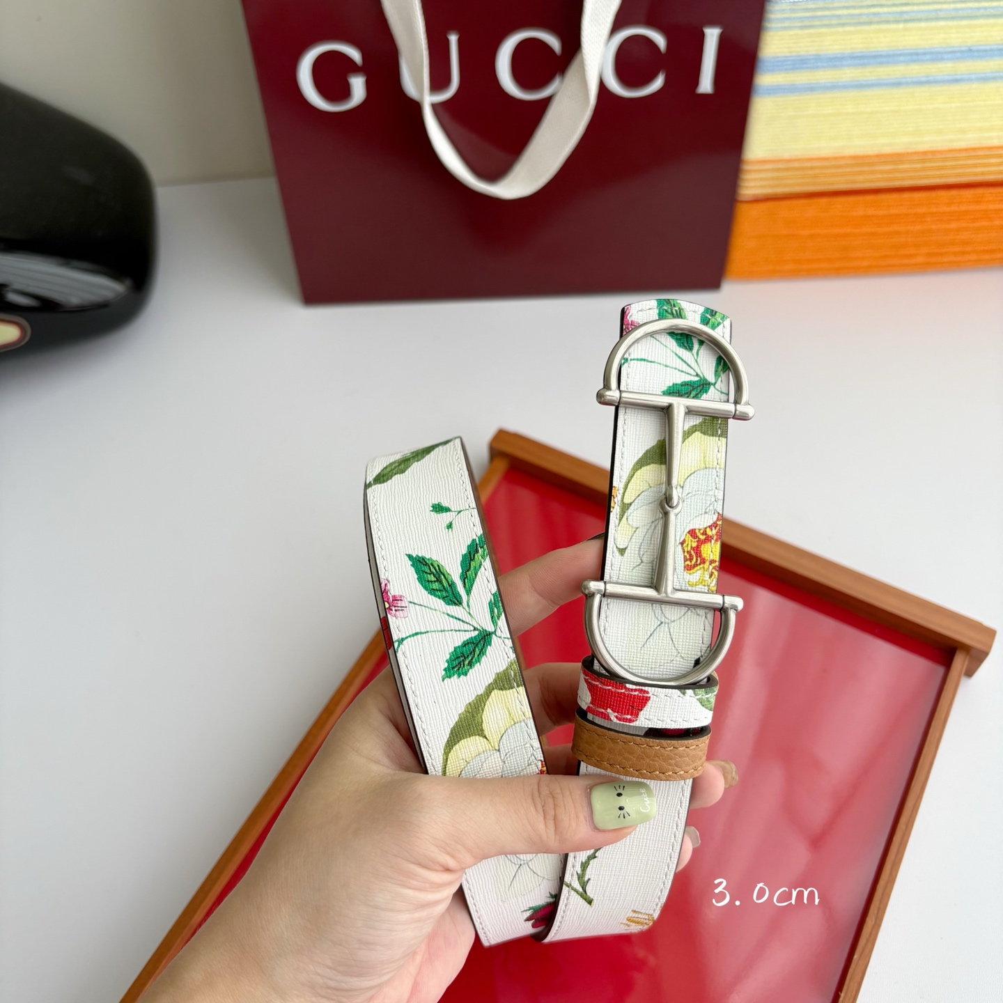 Gucci 经典原单品质，花卉系列印花面搭配平纹底，纯铜精品挂扣，两面可用，细节看图，实物拍摄，高端奢华