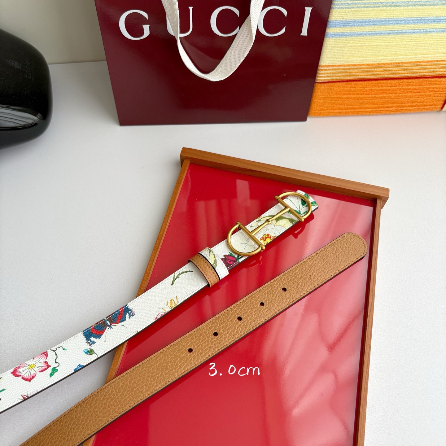 Gucci 经典原单品质，花卉系列印花面搭配平纹底，纯铜精品挂扣，两面可用，细节看图，实物拍摄，高端奢华