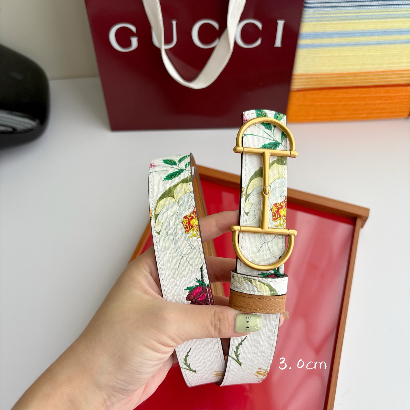 Gucci 经典原单品质，花卉系列印花面搭配平纹底，纯铜精品挂扣，两面可用，细节看图，实物拍摄，高端奢华