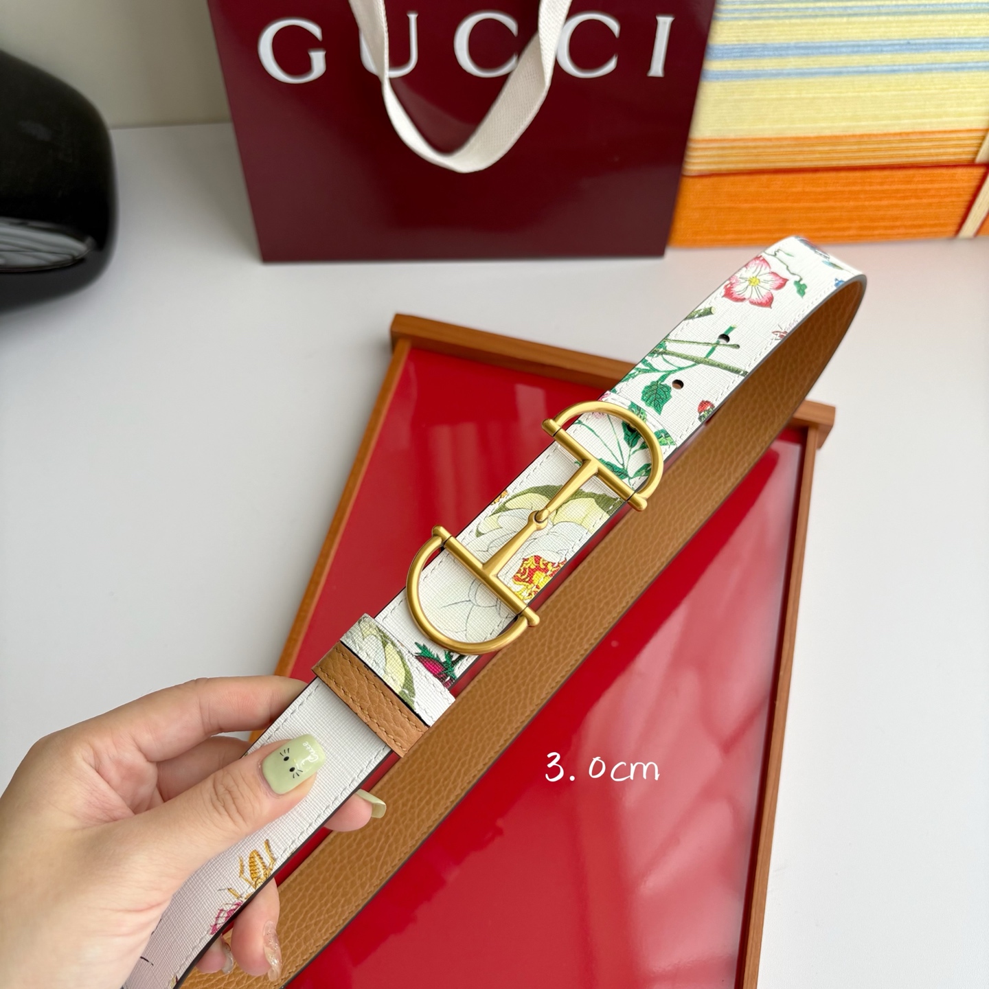Gucci 经典原单品质，花卉系列印花面搭配平纹底，纯铜精品挂扣，两面可用，细节看图，实物拍摄，高端奢华