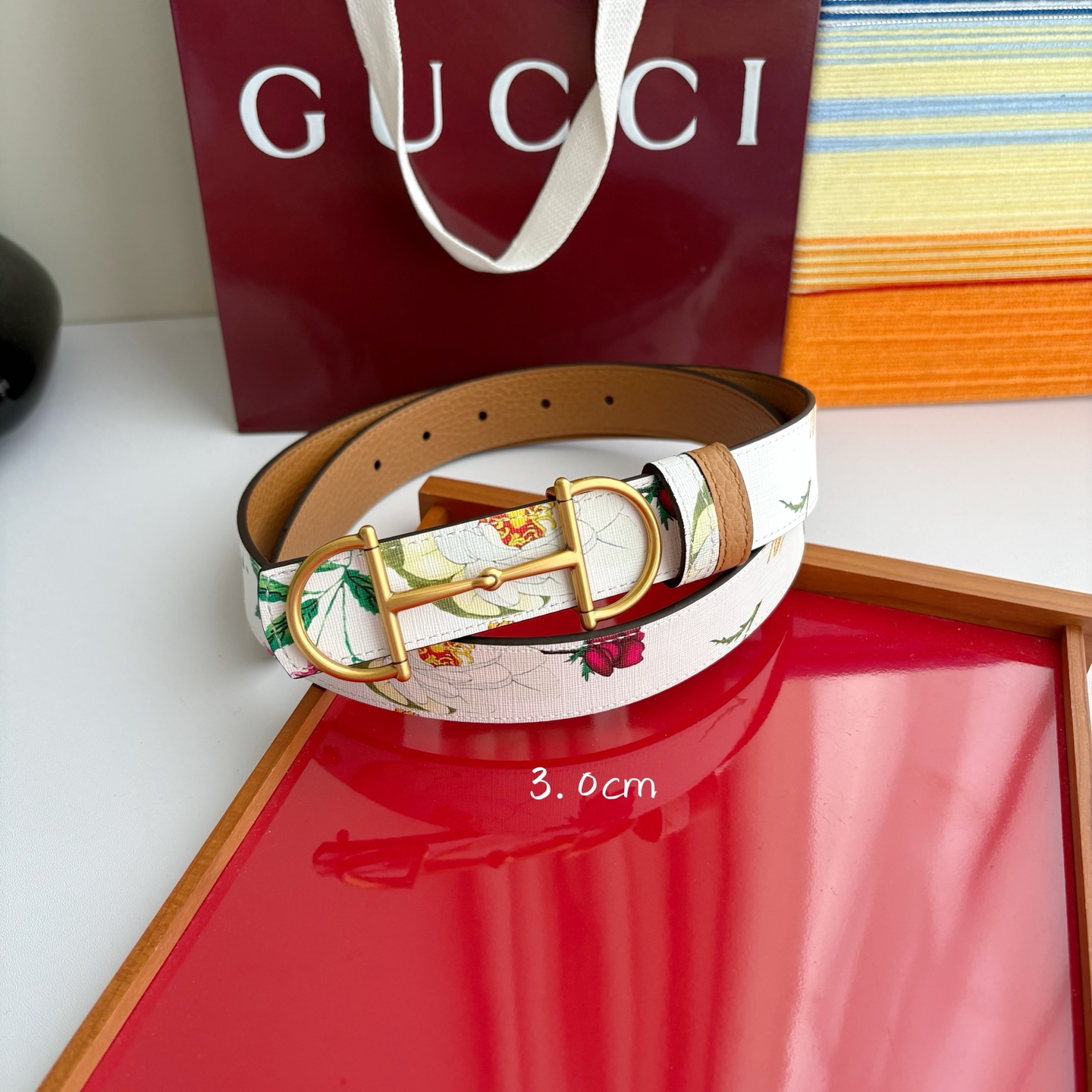 Gucci 经典原单品质，花卉系列印花面搭配平纹底，纯铜精品挂扣，两面可用，细节看图，实物拍摄，高端奢华