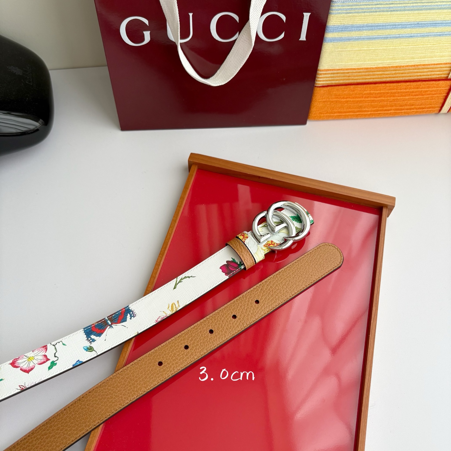 Gucci 经典原单品质，花卉系列印花面搭配平纹底，纯铜精品挂扣，两面可用，细节看图，实物拍摄，高端奢华