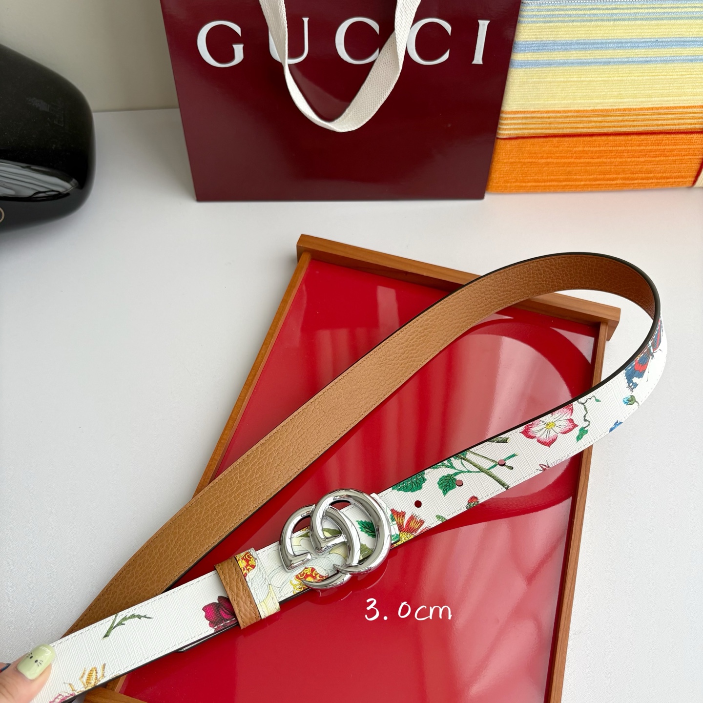 Gucci 经典原单品质，花卉系列印花面搭配平纹底，纯铜精品挂扣，两面可用，细节看图，实物拍摄，高端奢华