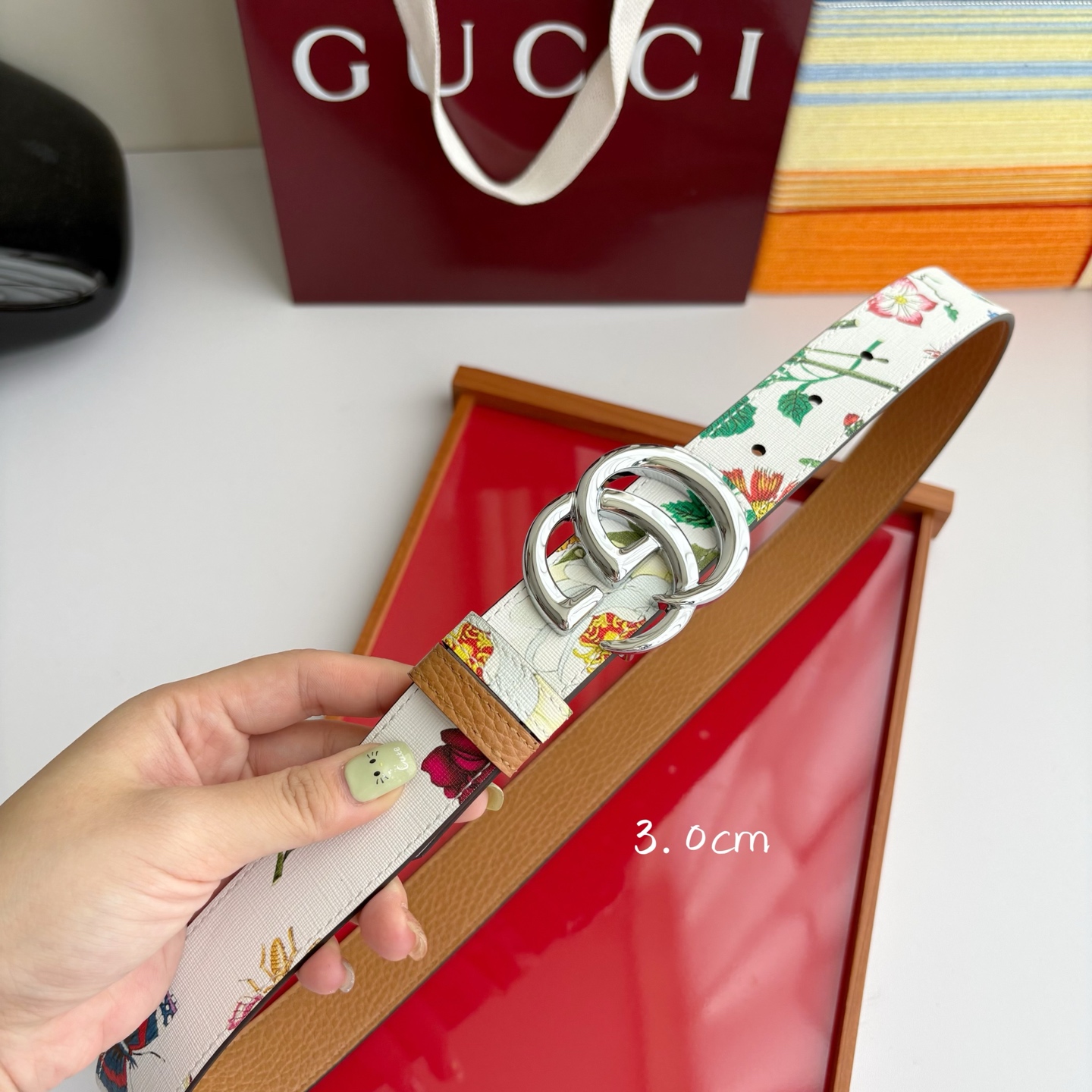 Gucci 经典原单品质，花卉系列印花面搭配平纹底，纯铜精品挂扣，两面可用，细节看图，实物拍摄，高端奢华
