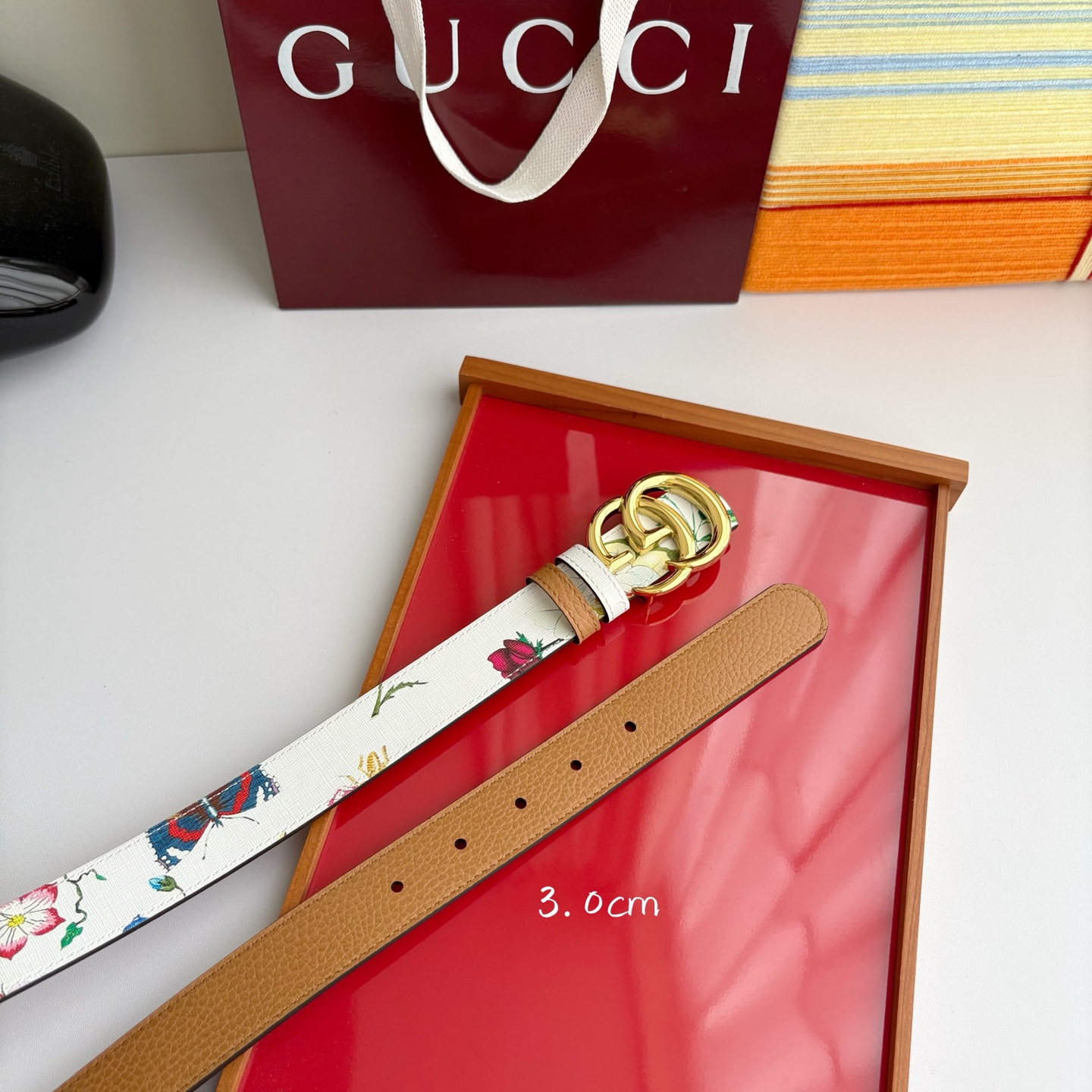 Gucci 经典原单品质，花卉系列印花面搭配平纹底，纯铜精品挂扣，两面可用，细节看图，实物拍摄，高端奢华