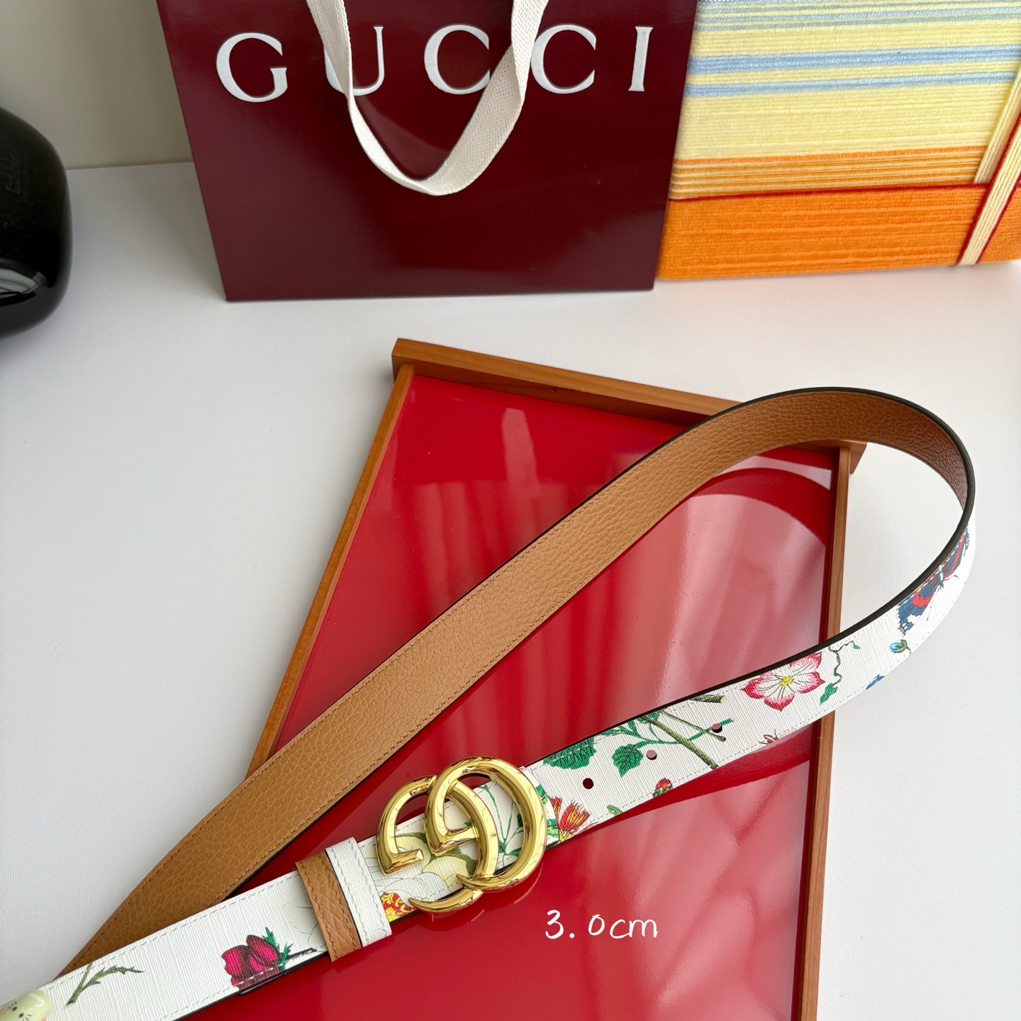 Gucci 经典原单品质，花卉系列印花面搭配平纹底，纯铜精品挂扣，两面可用，细节看图，实物拍摄，高端奢华