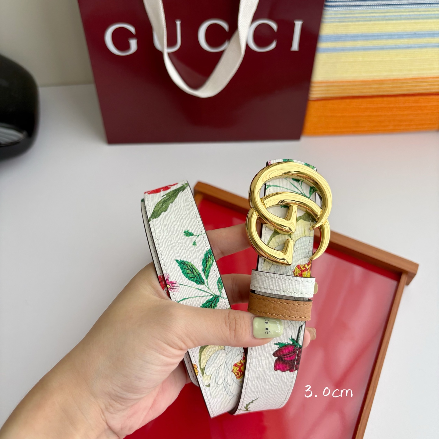 Gucci 经典原单品质，花卉系列印花面搭配平纹底，纯铜精品挂扣，两面可用，细节看图，实物拍摄，高端奢华