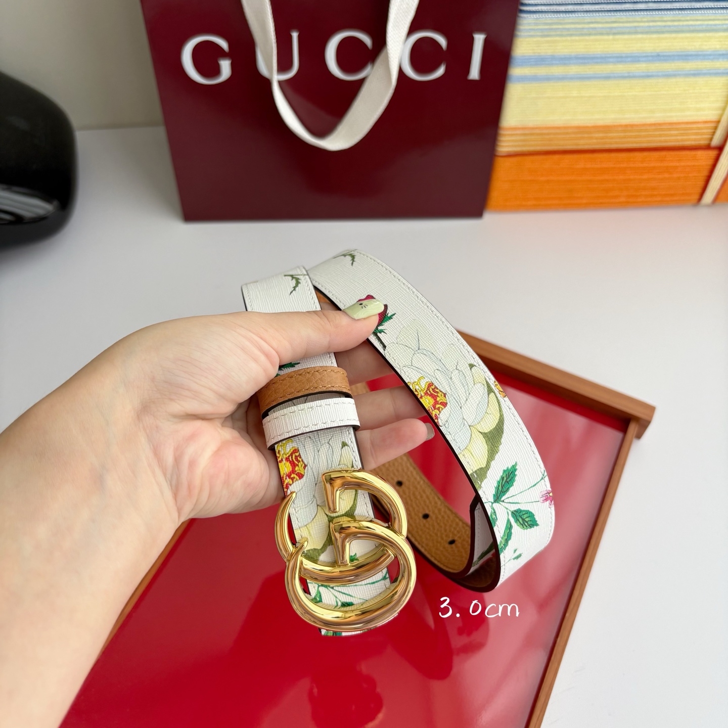 Gucci 经典原单品质，花卉系列印花面搭配平纹底，纯铜精品挂扣，两面可用，细节看图，实物拍摄，高端奢华