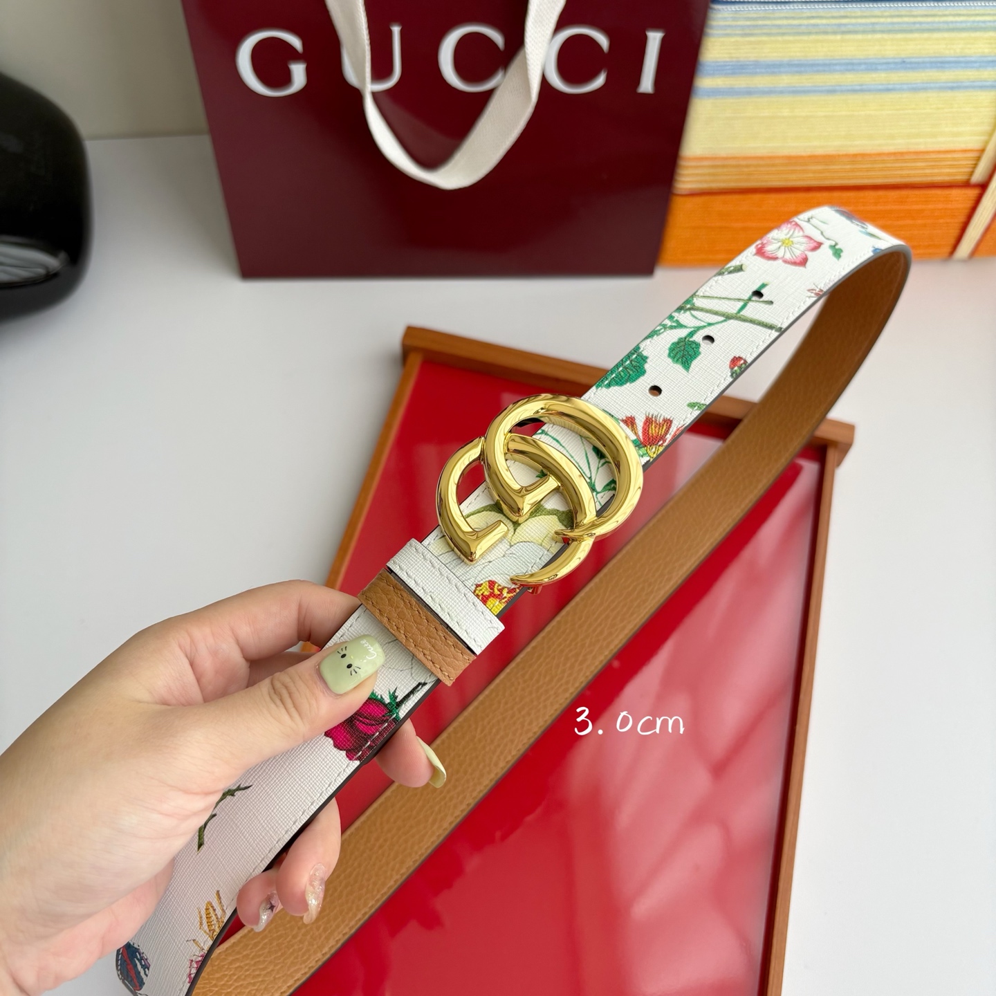 Gucci 经典原单品质，花卉系列印花面搭配平纹底，纯铜精品挂扣，两面可用，细节看图，实物拍摄，高端奢华