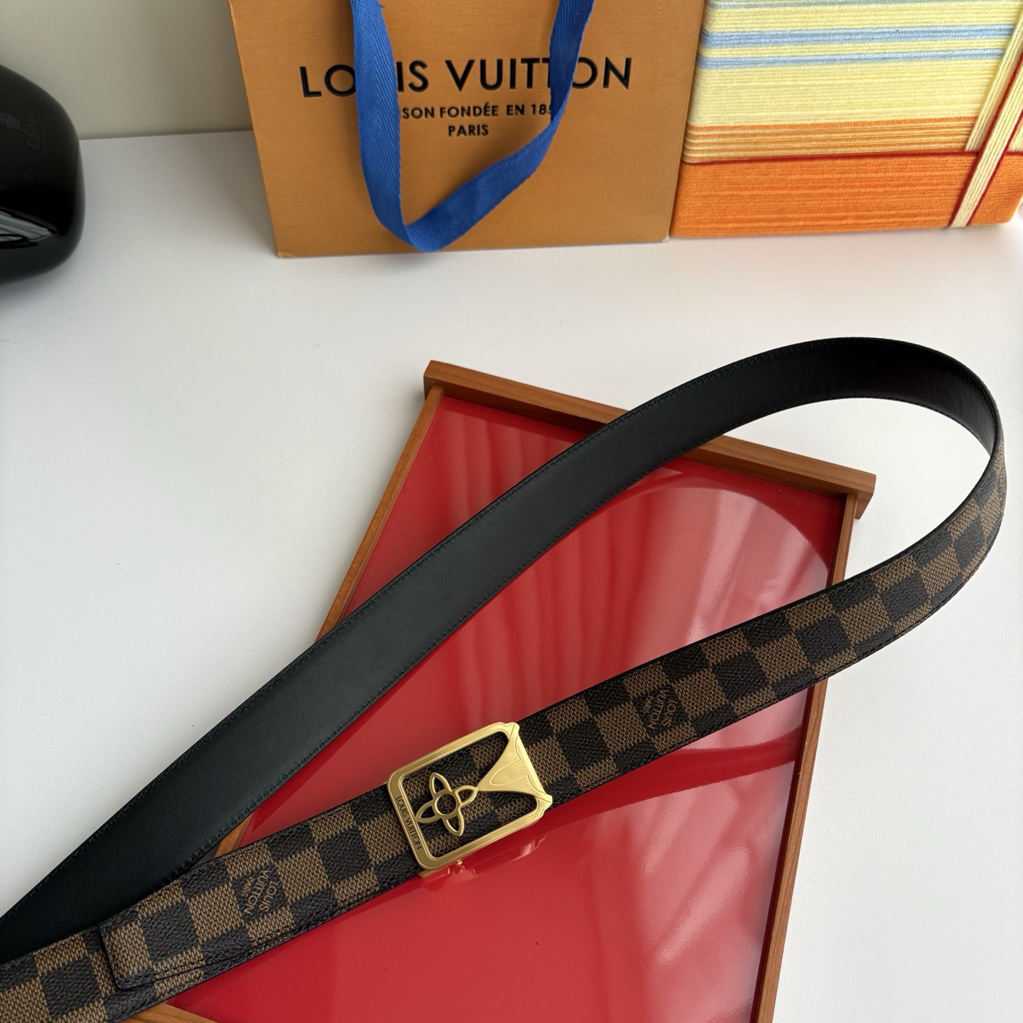 Lv经典款Pvc印花小牛皮，时尚百搭。搭配纯钢自动精品钢扣，男士必备！宽度：3.5cm