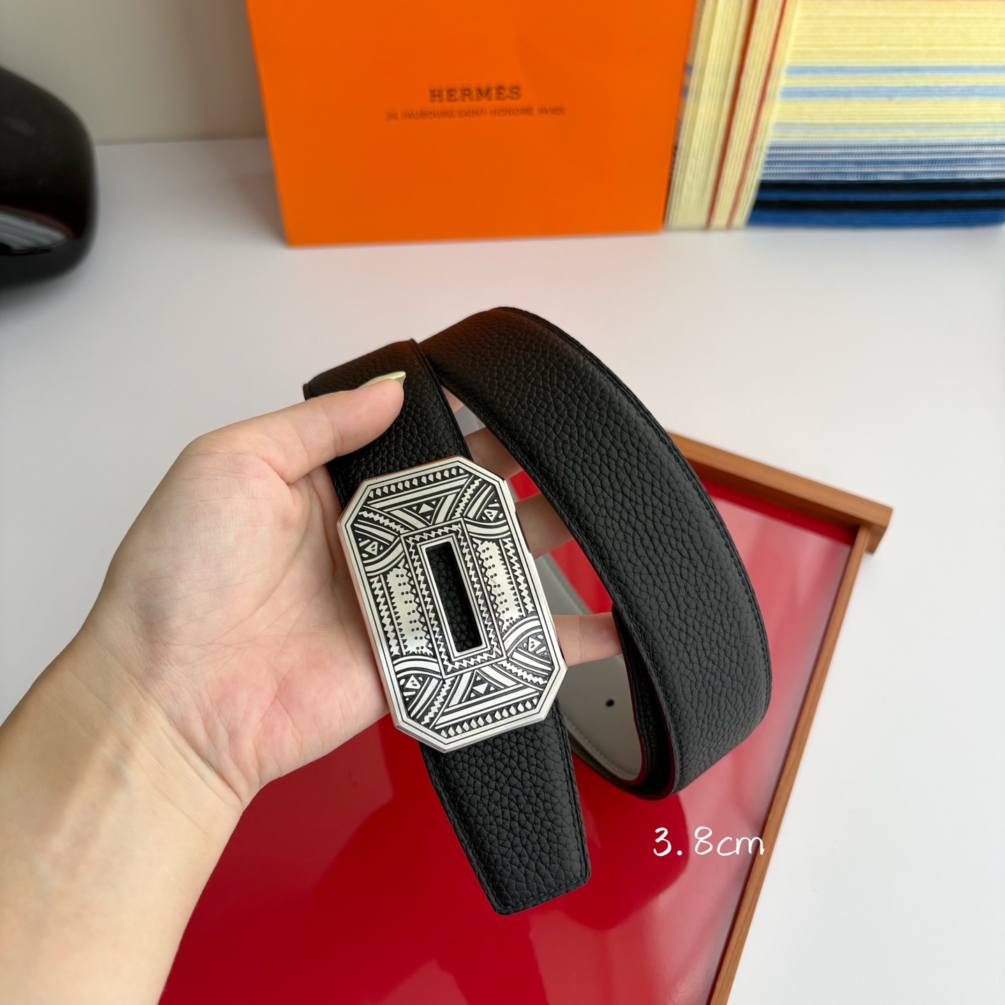 【爱马仕】Hermes 原单爱马仕，宽3.8cm进口原版皮带身，双面可两面用，精品电镀五金 ！