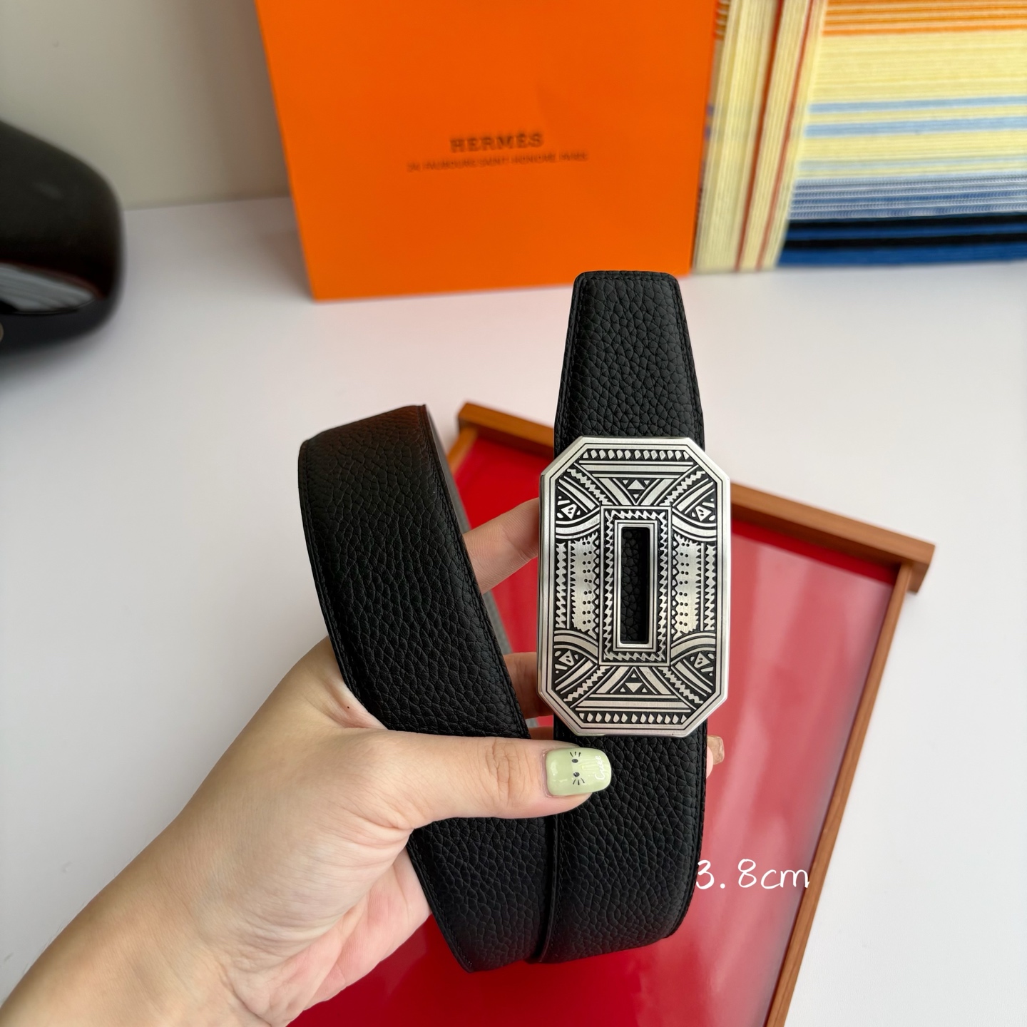【爱马仕】Hermes 原单爱马仕，宽3.8cm进口原版皮带身，双面可两面用，精品电镀五金 ！