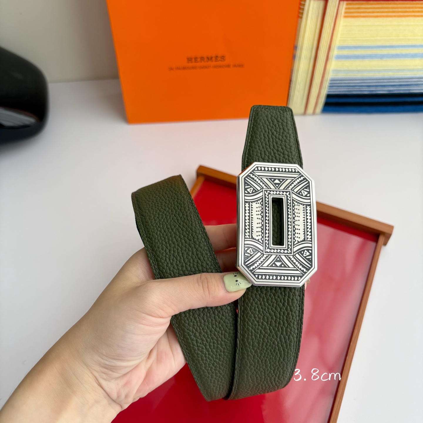 【爱马仕】Hermes 原单爱马仕，宽3.8cm进口原版皮带身，双面可两面用，精品电镀五金 ！
