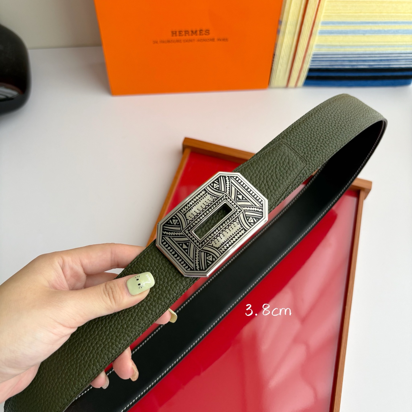 【爱马仕】Hermes 原单爱马仕，宽3.8cm进口原版皮带身，双面可两面用，精品电镀五金 ！