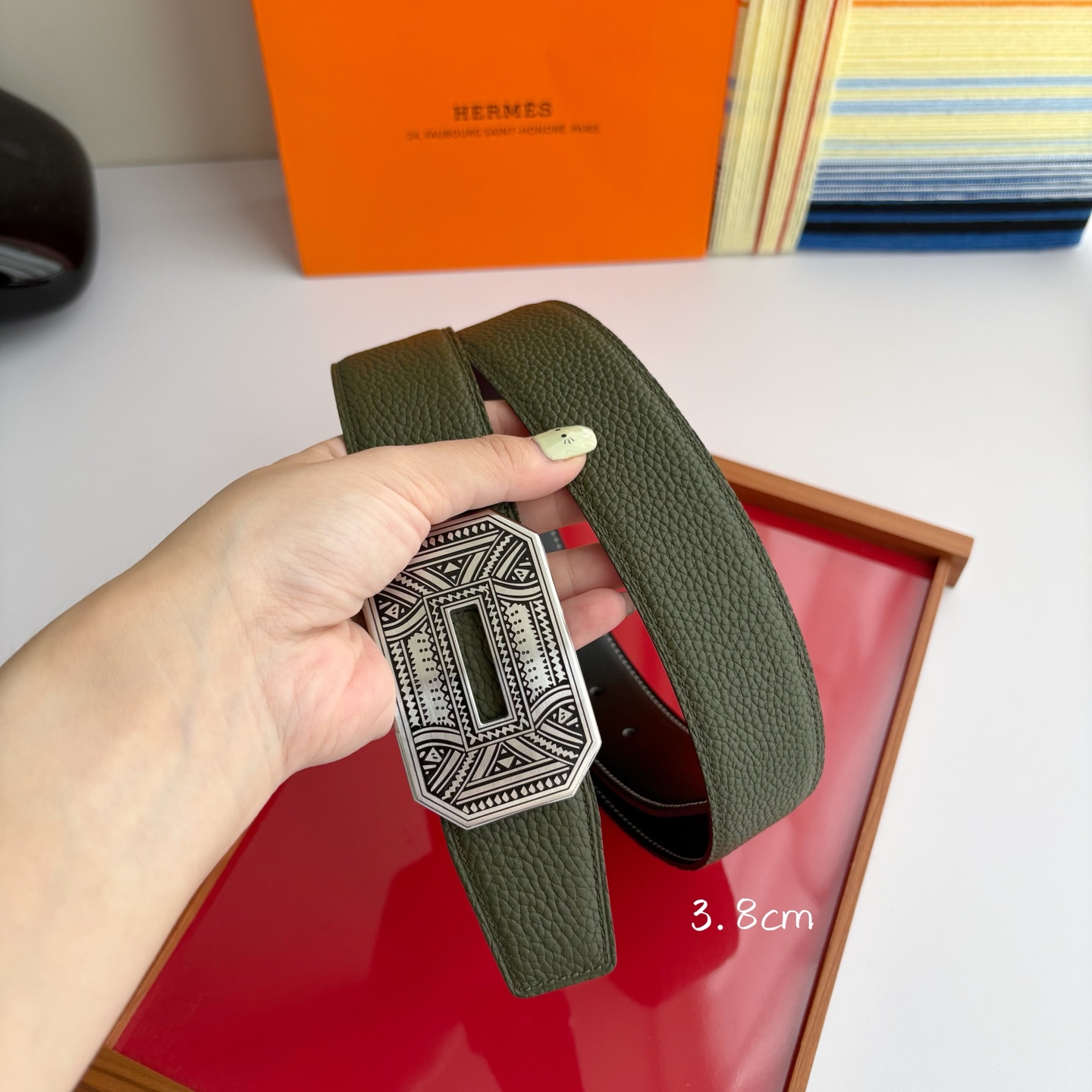 【爱马仕】Hermes 原单爱马仕，宽3.8cm进口原版皮带身，双面可两面用，精品电镀五金 ！