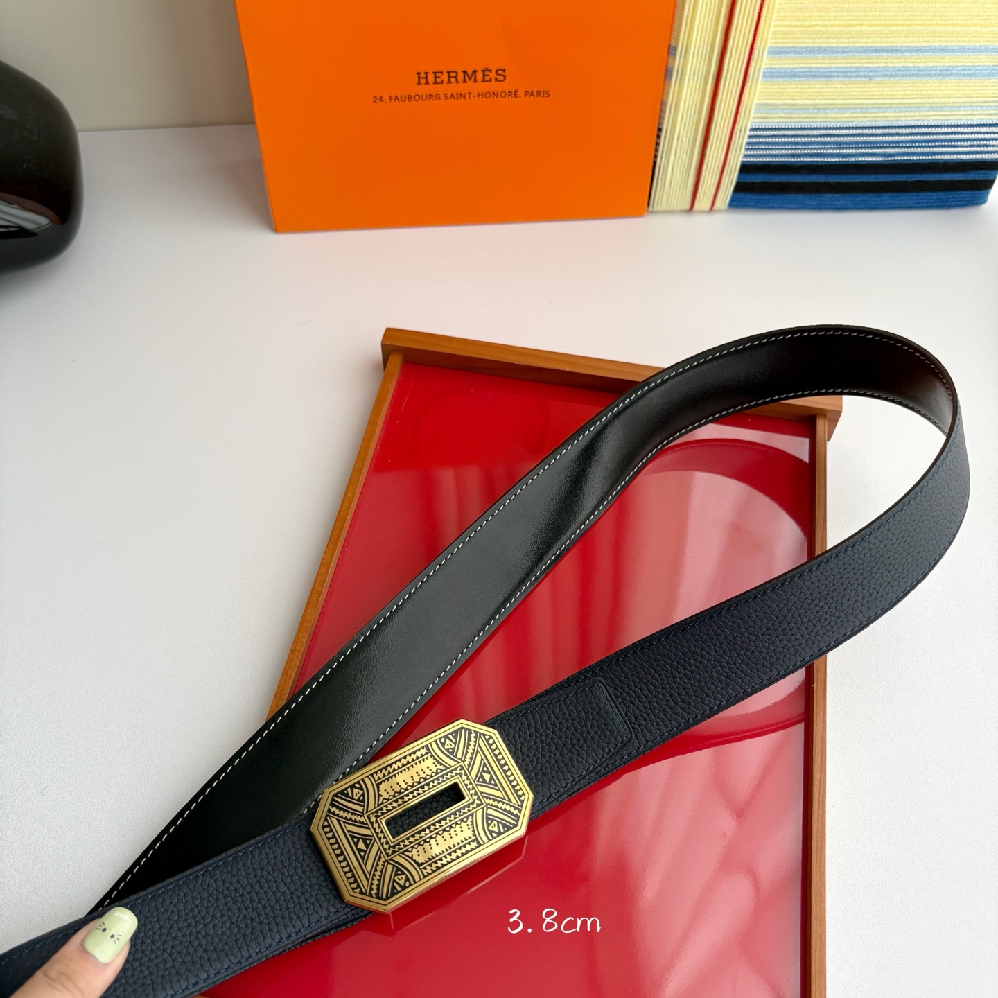 【爱马仕】Hermes 原单爱马仕，宽3.8cm进口原版皮带身，双面可两面用，精品电镀五金 ！