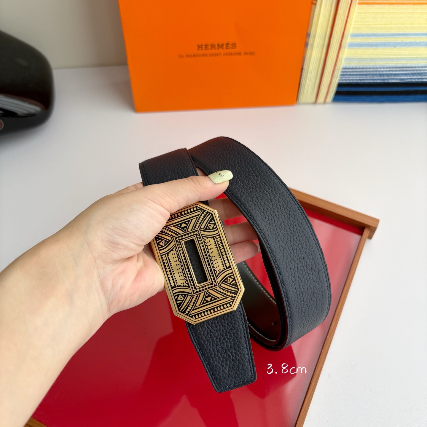 【爱马仕】Hermes 原单爱马仕，宽3.8cm进口原版皮带身，双面可两面用，精品电镀五金 ！