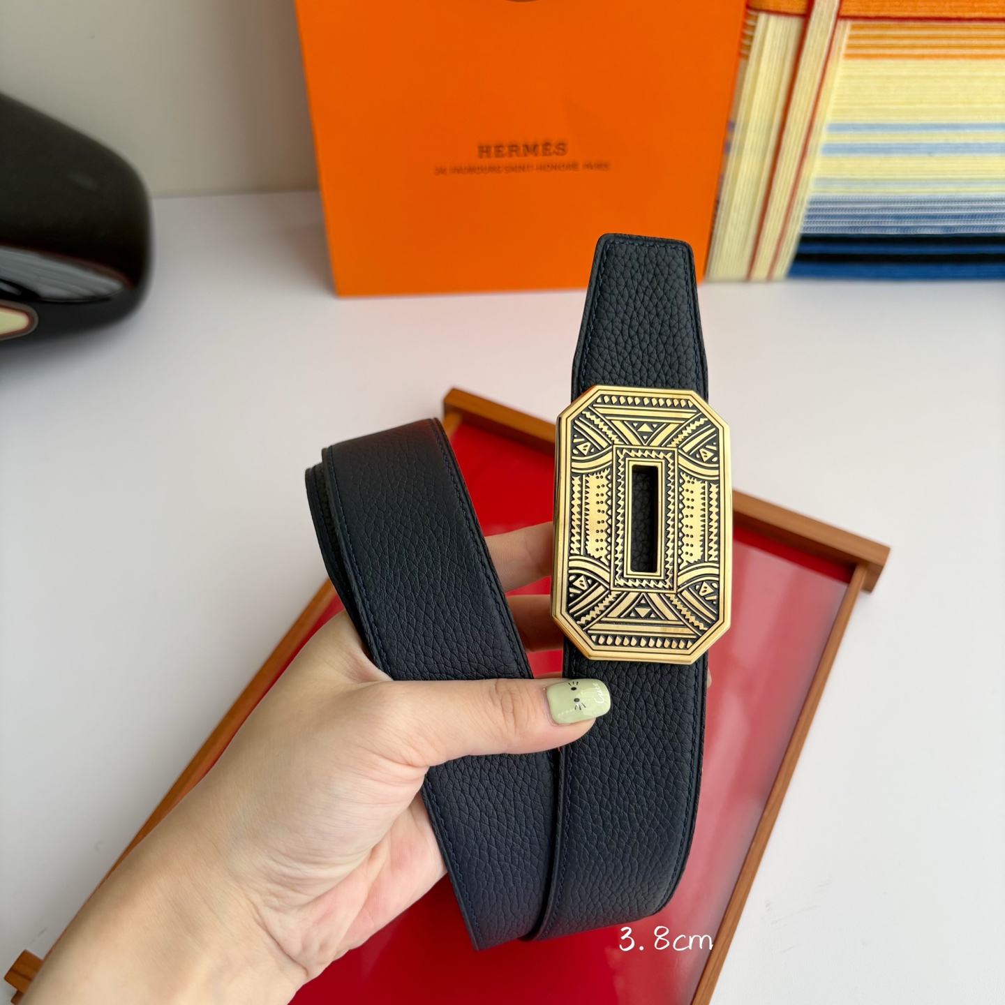 【爱马仕】Hermes 原单爱马仕，宽3.8cm进口原版皮带身，双面可两面用，精品电镀五金 ！