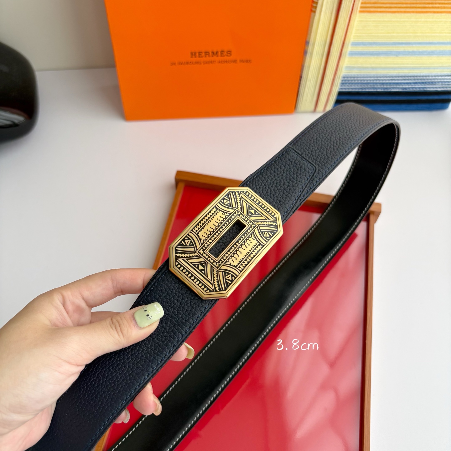 【爱马仕】Hermes 原单爱马仕，宽3.8cm进口原版皮带身，双面可两面用，精品电镀五金 ！