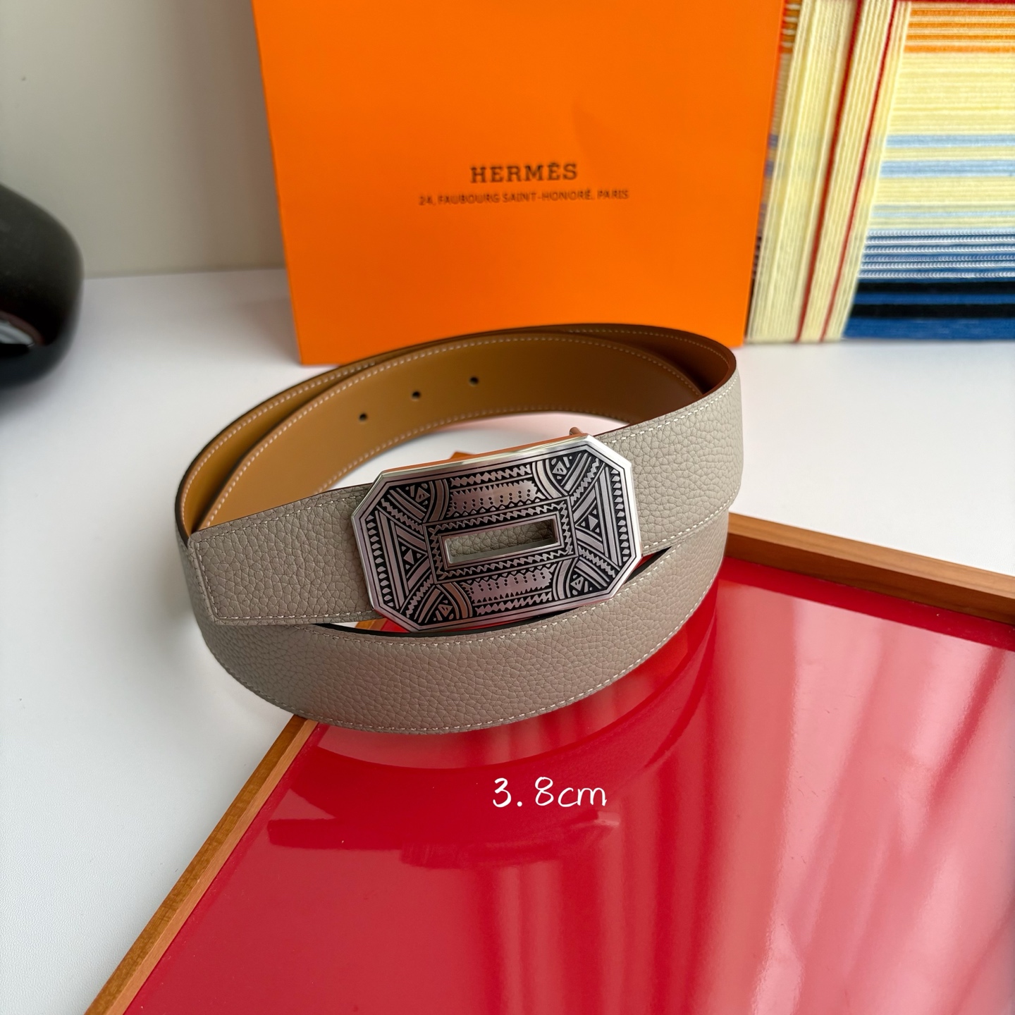 【爱马仕】Hermes 原单爱马仕，宽3.8cm进口原版皮带身，双面可两面用，精品电镀五金 ！