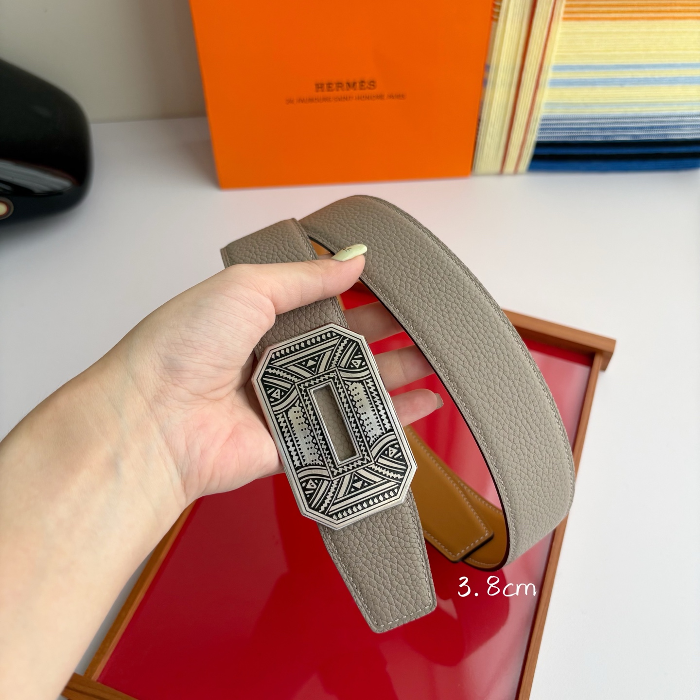 【爱马仕】Hermes 原单爱马仕，宽3.8cm进口原版皮带身，双面可两面用，精品电镀五金 ！