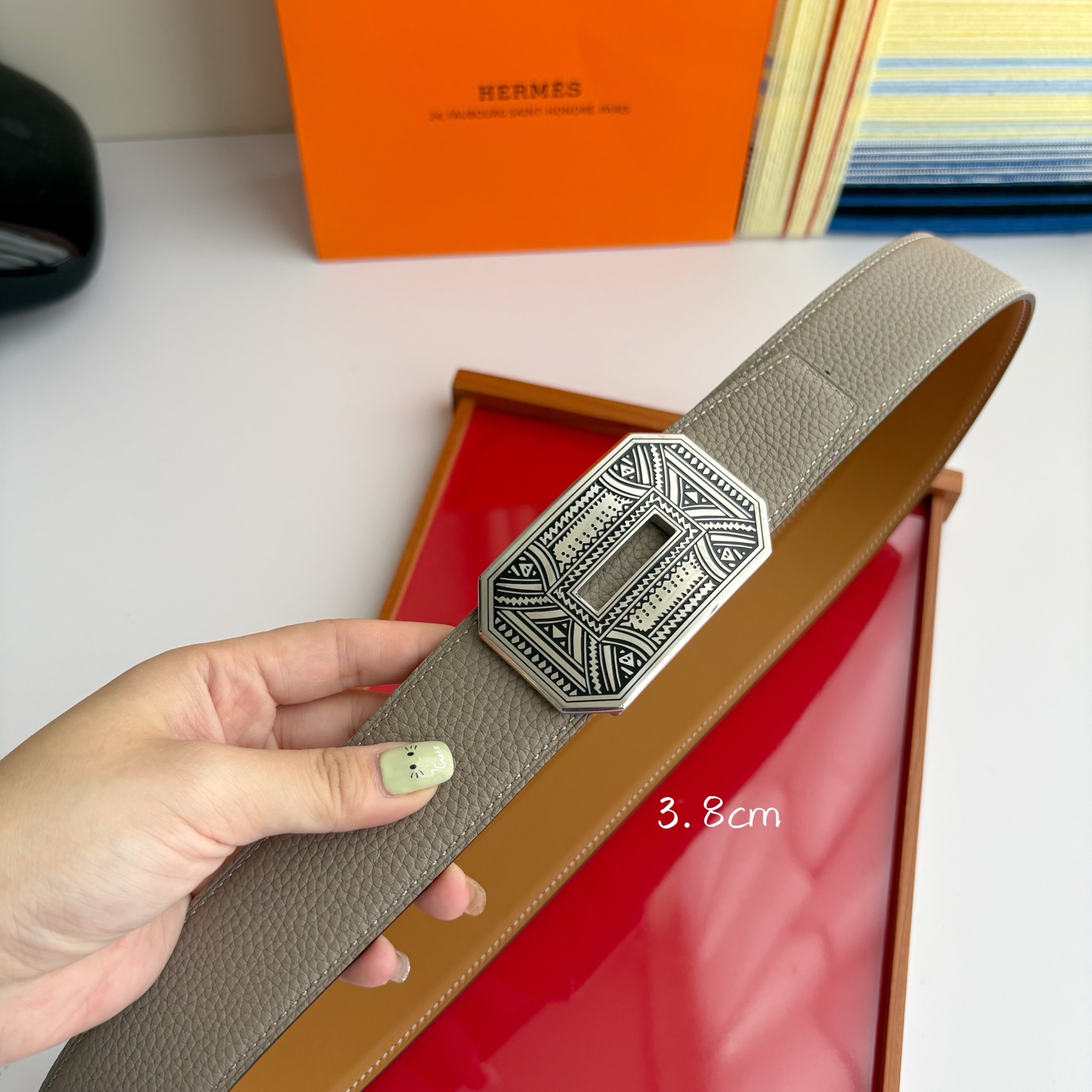 【爱马仕】Hermes 原单爱马仕，宽3.8cm进口原版皮带身，双面可两面用，精品电镀五金 ！