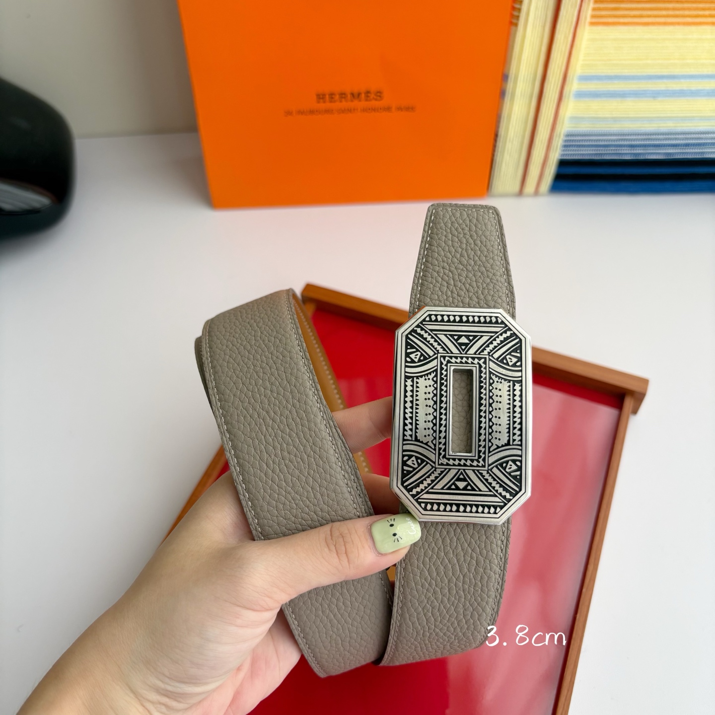 【爱马仕】Hermes 原单爱马仕，宽3.8cm进口原版皮带身，双面可两面用，精品电镀五金 ！