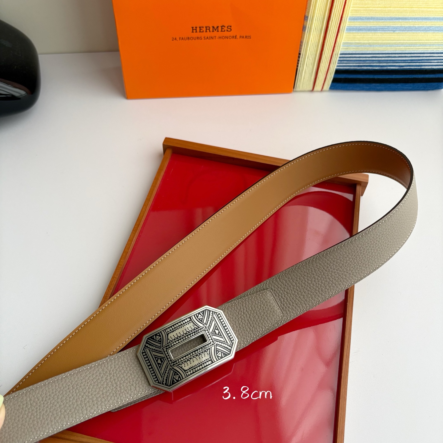 【爱马仕】Hermes 原单爱马仕，宽3.8cm进口原版皮带身，双面可两面用，精品电镀五金 ！
