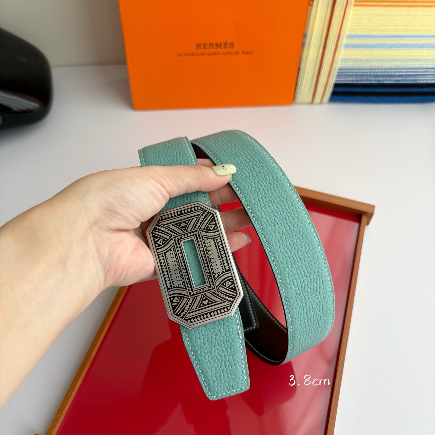 【爱马仕】Hermes 原单爱马仕，宽3.8cm进口原版皮带身，双面可两面用，精品电镀五金 ！