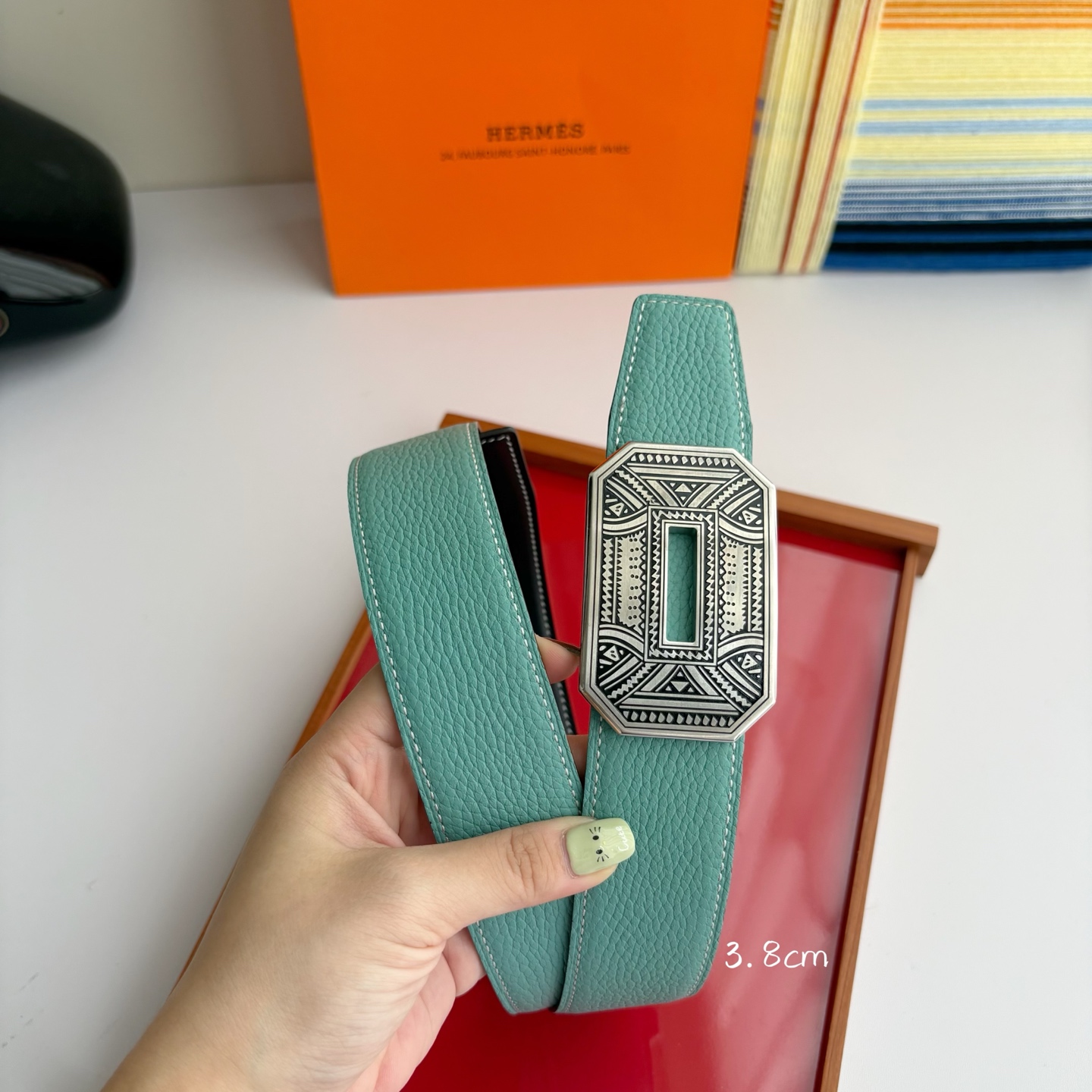 【爱马仕】Hermes 原单爱马仕，宽3.8cm进口原版皮带身，双面可两面用，精品电镀五金 ！
