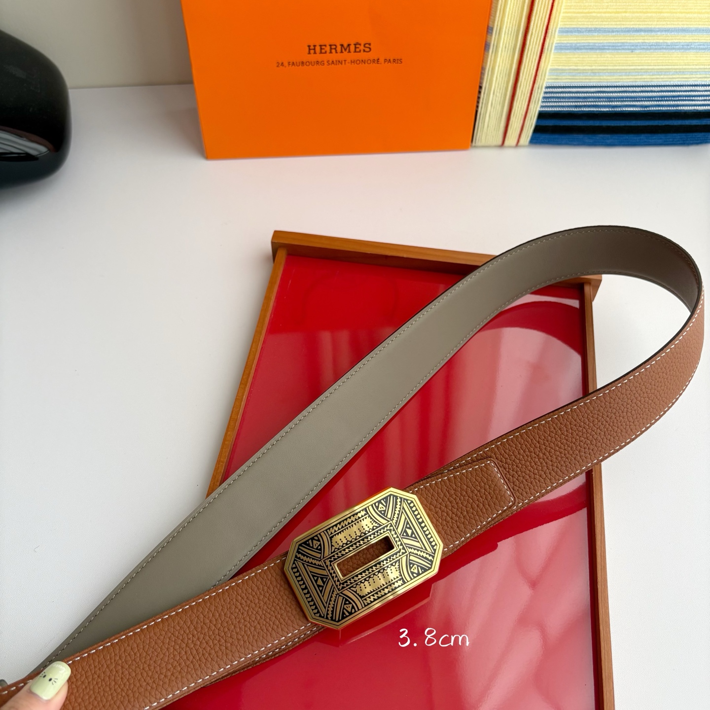 【爱马仕】Hermes 原单爱马仕，宽3.8cm进口原版皮带身，双面可两面用，精品电镀五金 ！