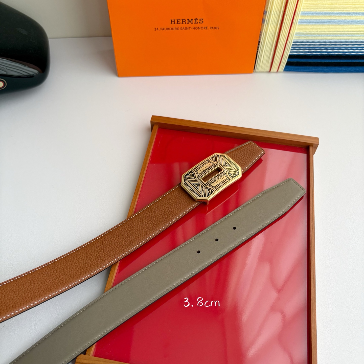 【爱马仕】Hermes 原单爱马仕，宽3.8cm进口原版皮带身，双面可两面用，精品电镀五金 ！