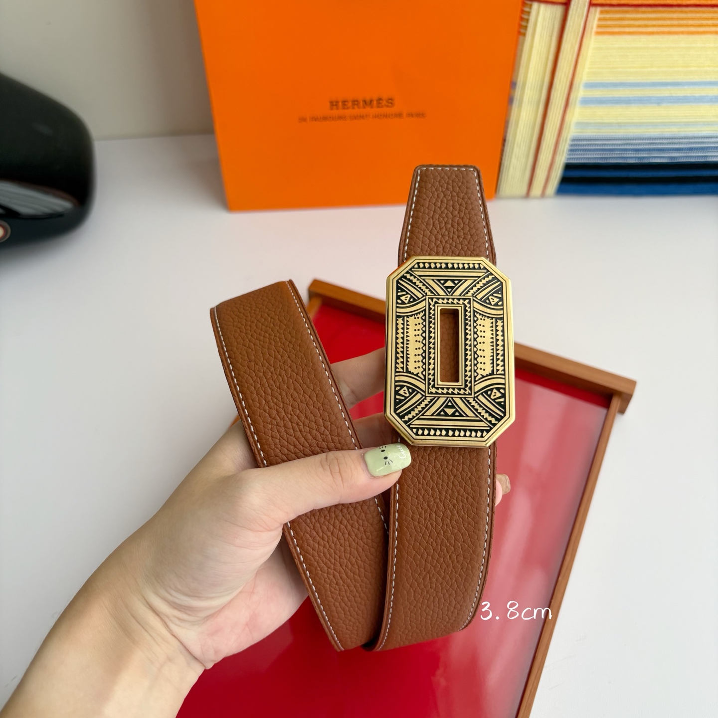 【爱马仕】Hermes 原单爱马仕，宽3.8cm进口原版皮带身，双面可两面用，精品电镀五金 ！