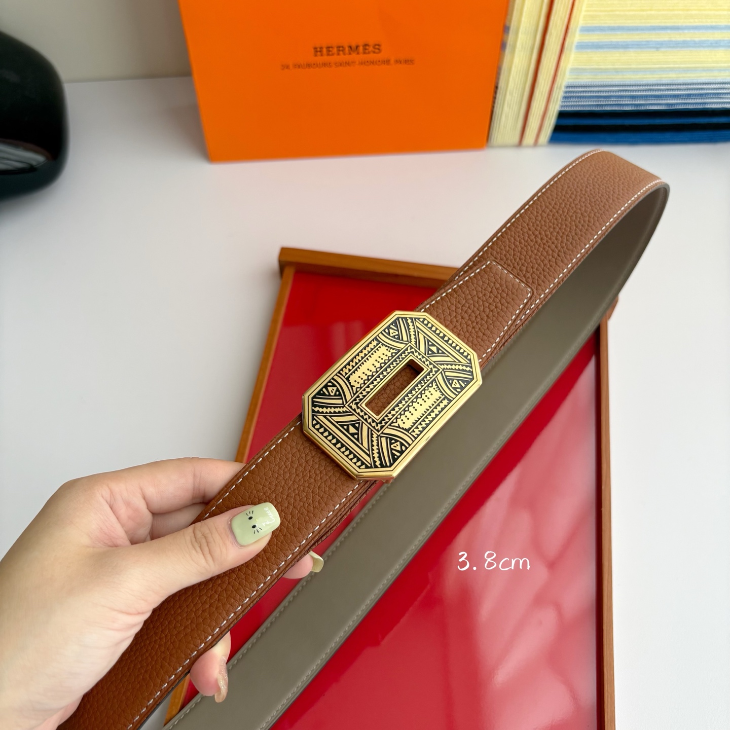 【爱马仕】Hermes 原单爱马仕，宽3.8cm进口原版皮带身，双面可两面用，精品电镀五金 ！
