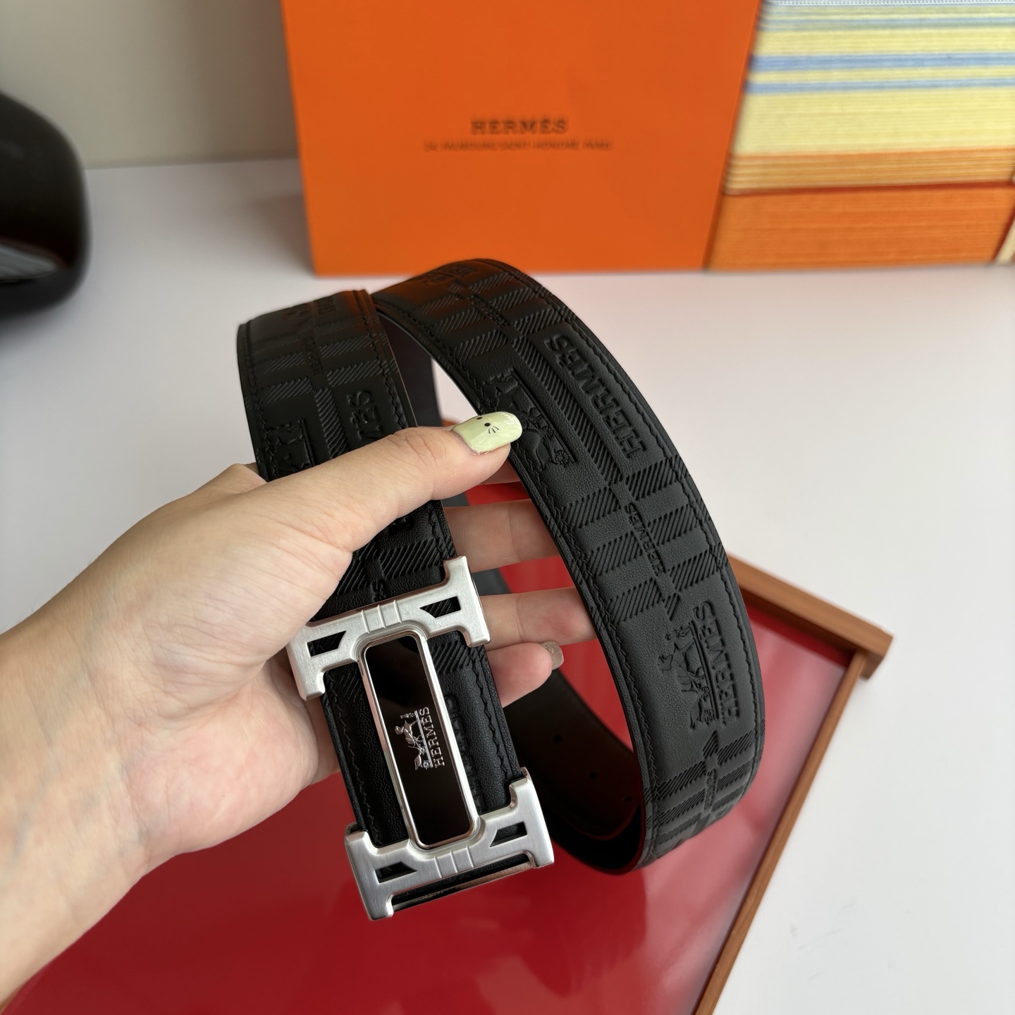 【爱马仕】Hermes 原单爱马仕，宽3.8cm进口原版皮带身，双面可用，内穿精品钢扣，精品电镀五金 ！