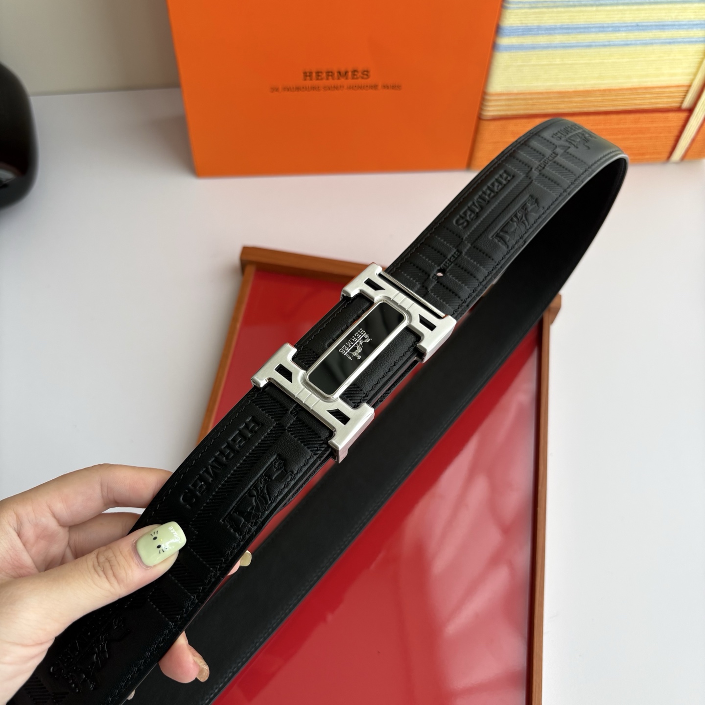 【爱马仕】Hermes 原单爱马仕，宽3.8cm进口原版皮带身，双面可用，内穿精品钢扣，精品电镀五金 ！