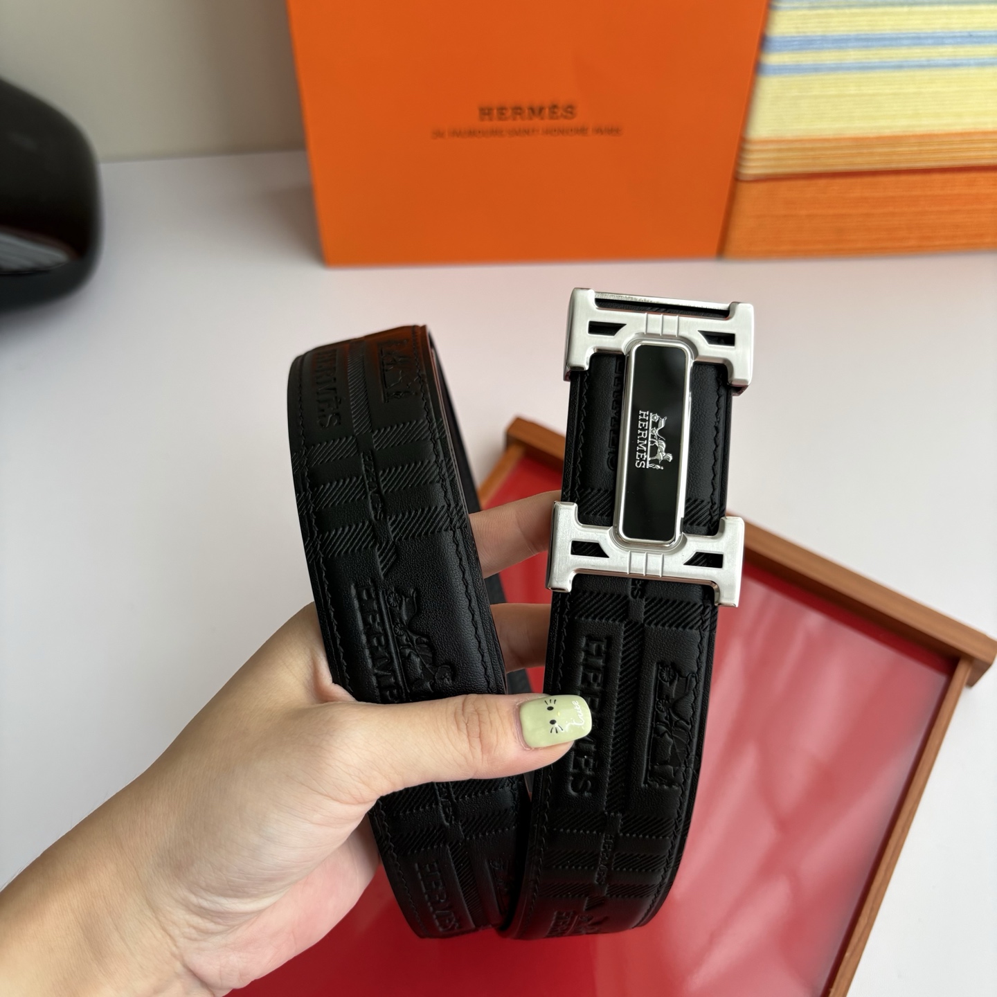 【爱马仕】Hermes 原单爱马仕，宽3.8cm进口原版皮带身，双面可用，内穿精品钢扣，精品电镀五金 ！