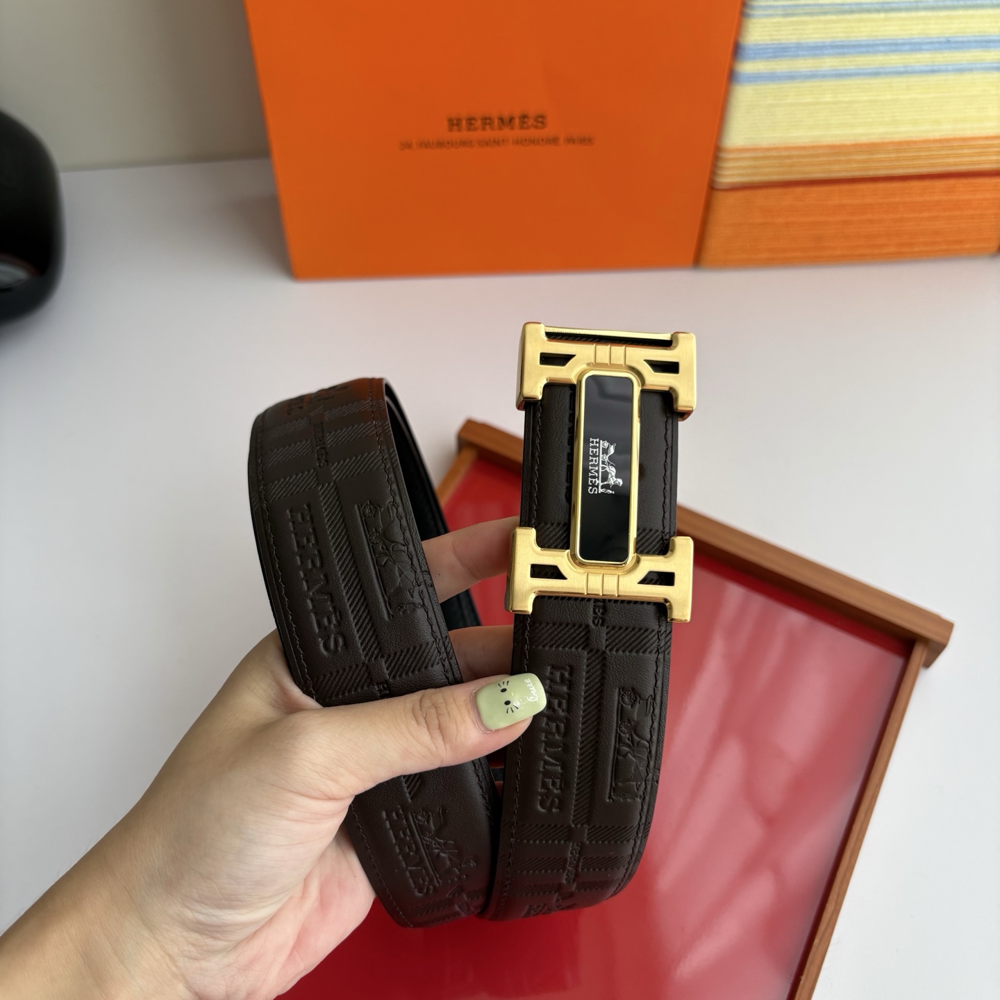 【爱马仕】Hermes 原单爱马仕，宽3.8cm进口原版皮带身，双面可用，内穿精品钢扣，精品电镀五金 ！